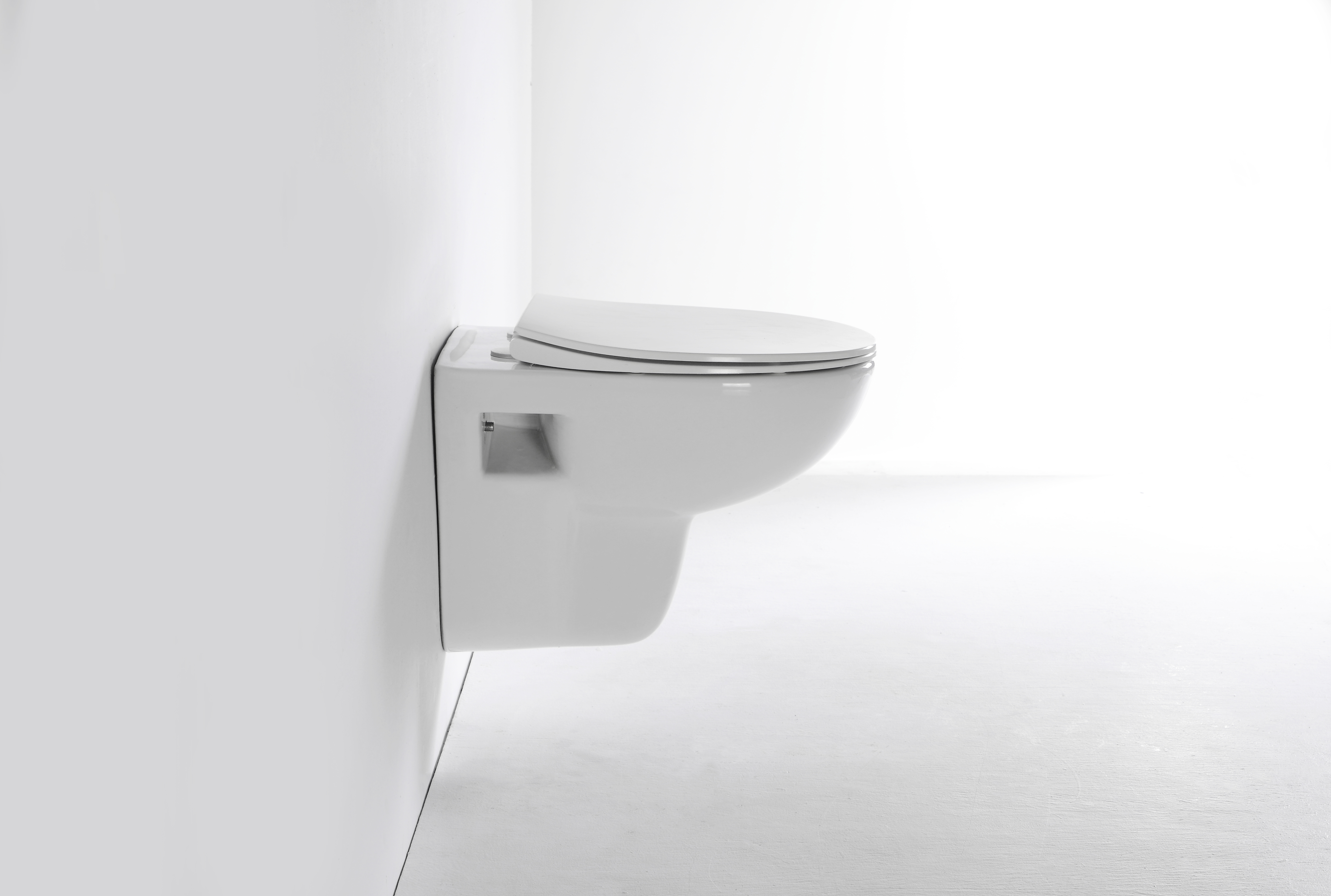 Wandhängendes WC 2420D – Modernes hängendes Keramik-WC mit Absenkautomatik