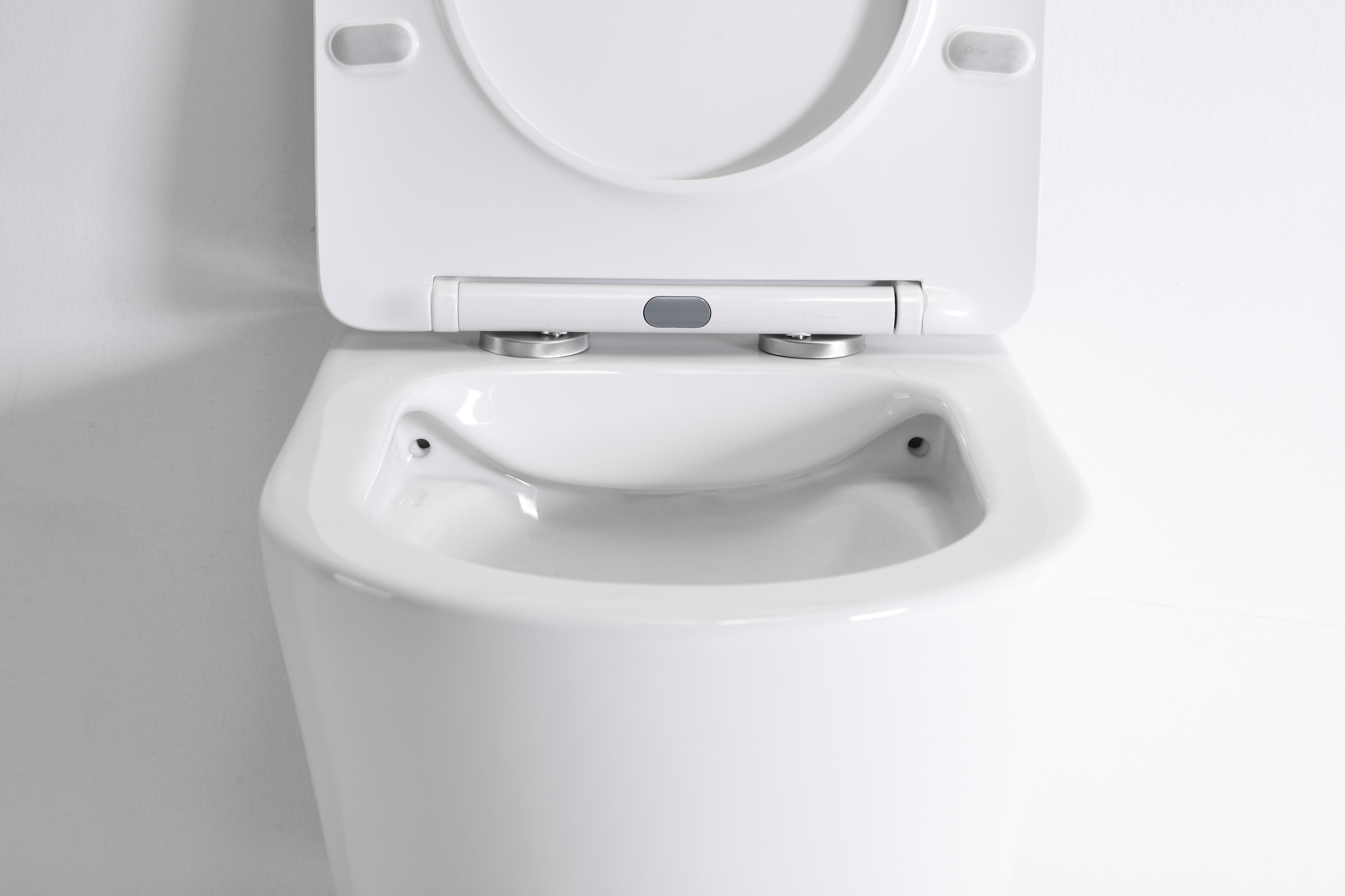 Modern Rimless Wall-Hung Toilet – Space-Saving, Hygienic & Eco-Friendly Design