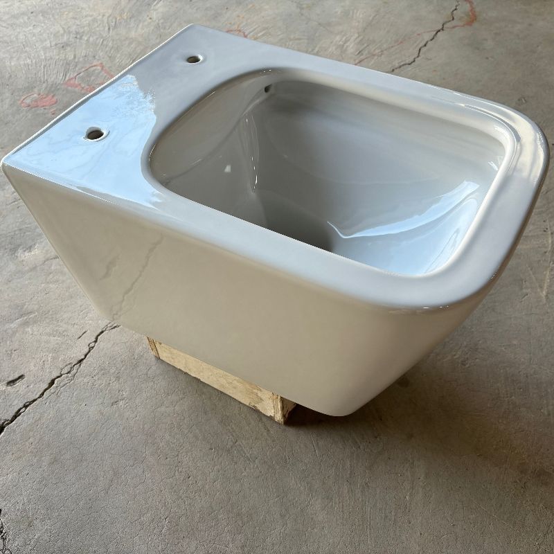 WC Suspendu Blanc Moderne avec Abattant à Fermeture Douce – Design Minimaliste
