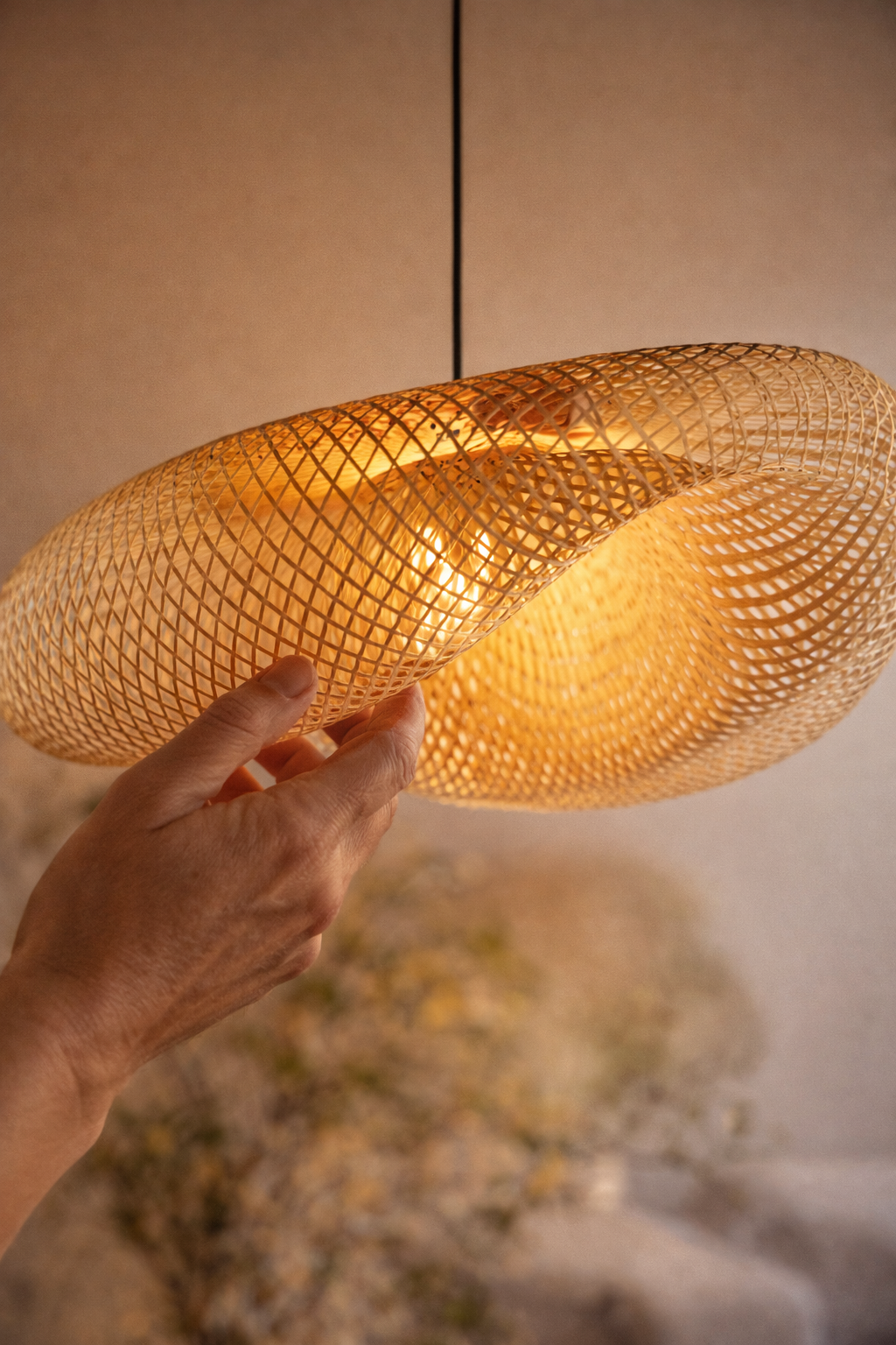 Modern Handwoven Banboo Pendant Light Fitting Artistic Hollow Mesh Hanging Lamp