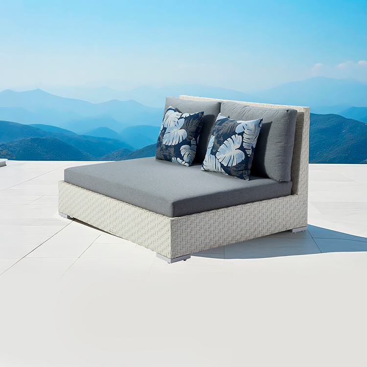 All-Weather Outdoor Elegance Rattan Lounge Garden Poolside Stylish Resort Patio Sofa With Pillow