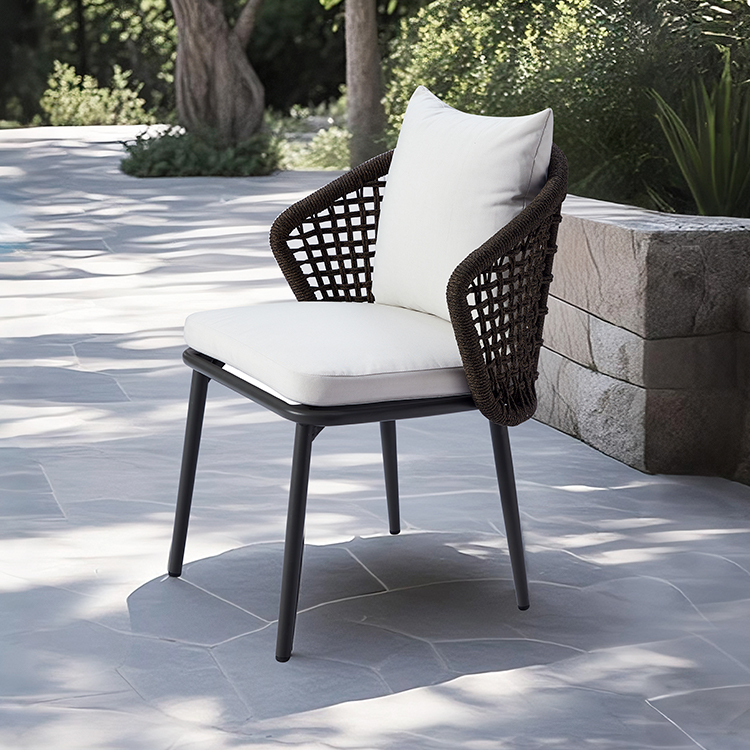 Minimalist Backyard Waterproof Aluminum Outdoor Handwoven Rope Patio Chair with Cushion