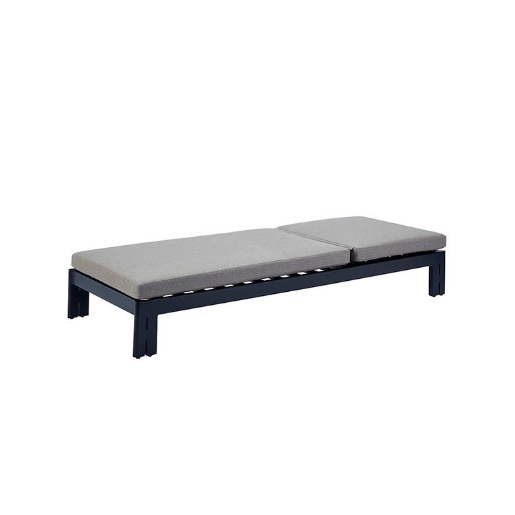 Waterproof and Durable Luxury Outdoor Chaise Lounge Aluminum Poolside Adjustable Lounger with Cushion