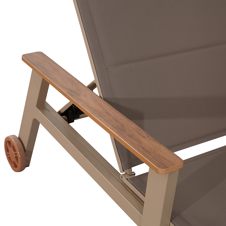 Lightweight and Durable Luxury Aluminum Adjustable Backrest Outdoor Poolside Chaise Lounge Chair with Wheels