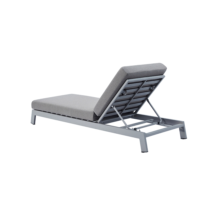 Weather-resistant Outdoor Reclining Garden Chair Poolside Sun Cushioned Lounge