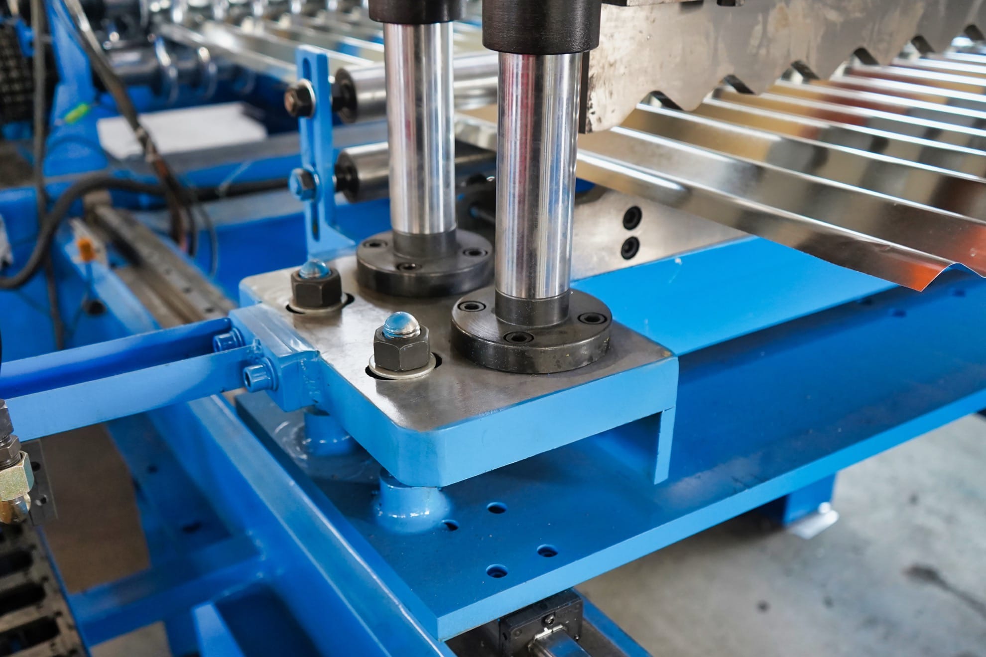 Corrugated Roll Forming Machine with Vertical Gearbox Drive System