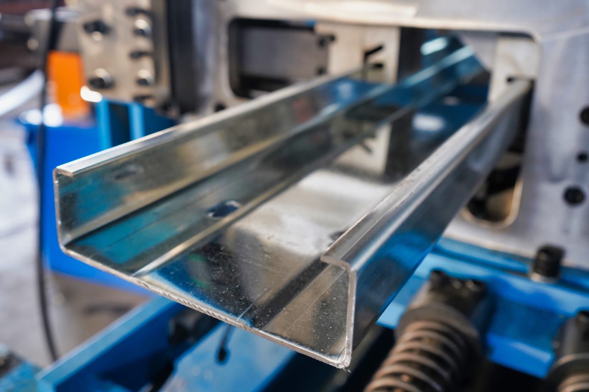 High Precision CZU Purlin Roll Forming Machine with Hydraulic Punching
