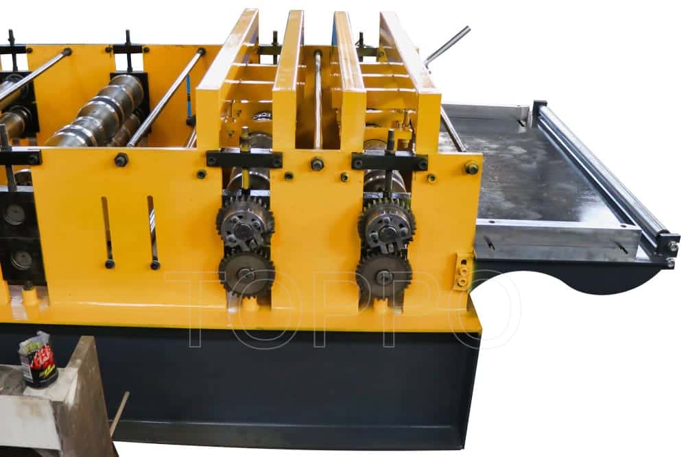 Front-View Floor Deck Roll Forming Machine with Integrated Display Arm