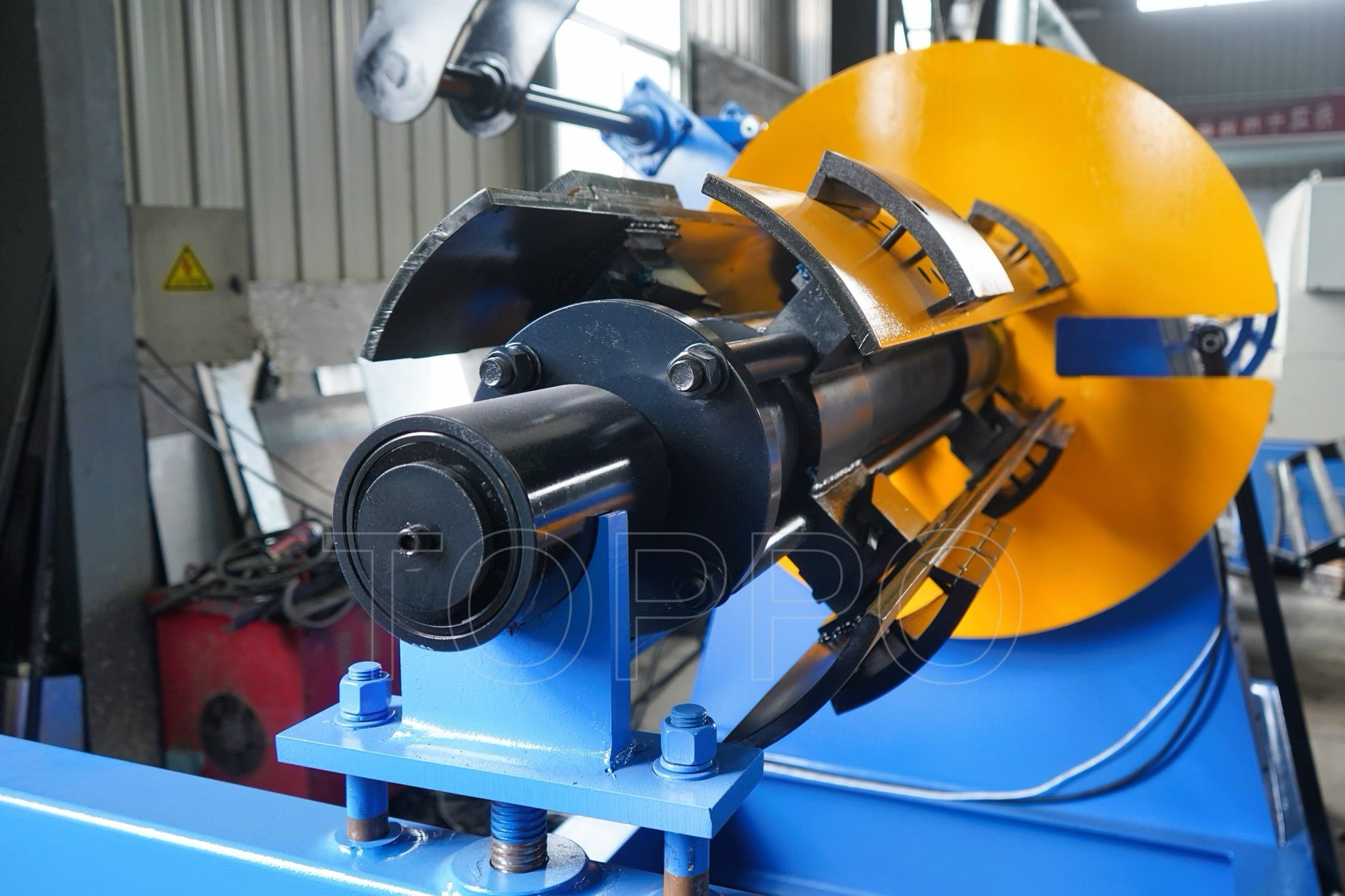 Industrial Decoiler with Hydraulic Coil Car, Pressing Arm, Support Arm & Rotating Disc