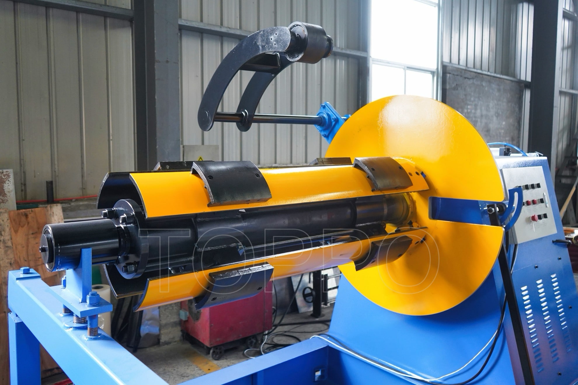 Industrial Decoiler with Hydraulic Coil Car, Pressing Arm, Support Arm & Rotating Disc