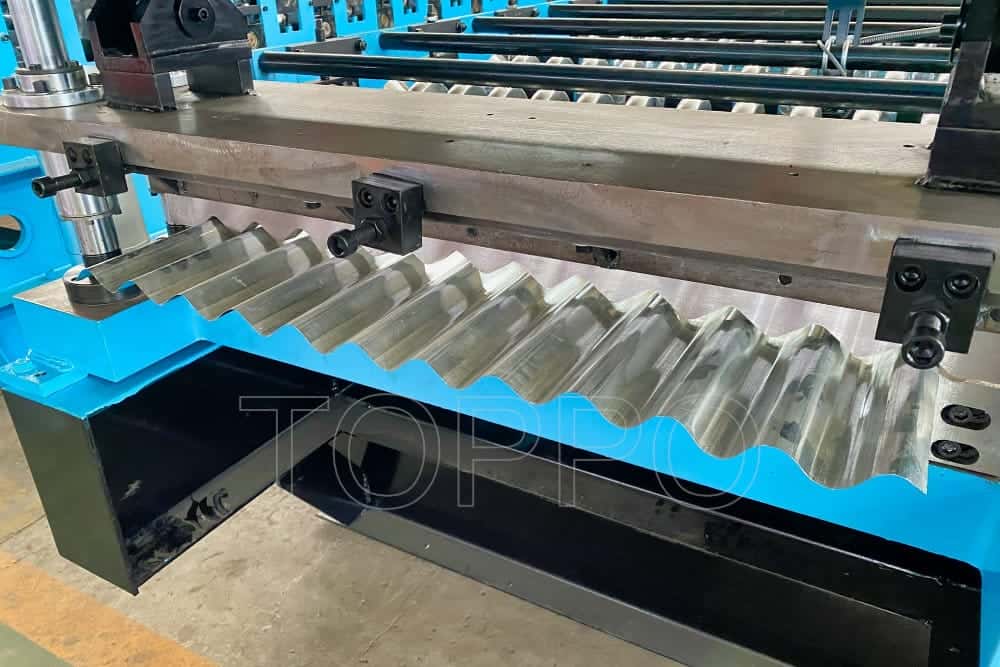 Compact Corrugated Roll Forming Machine with Chain Drive System