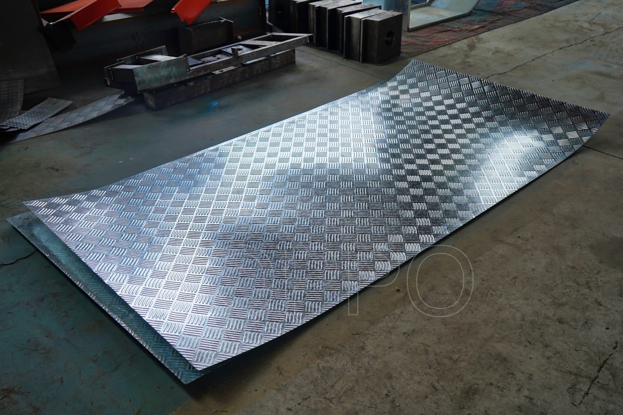 Heavy Duty Coil Feeding Metal Sheet Embossing Machine Line