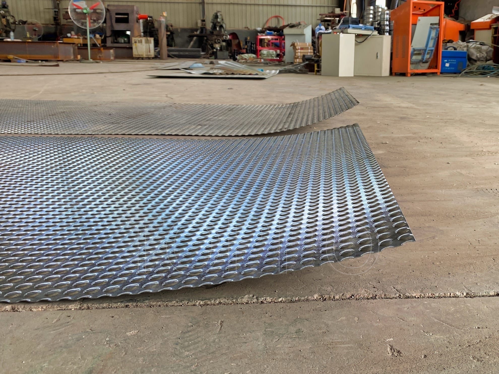 Heavy Duty Steel Plate Embossing Machine with Diamond Pattern Rollers