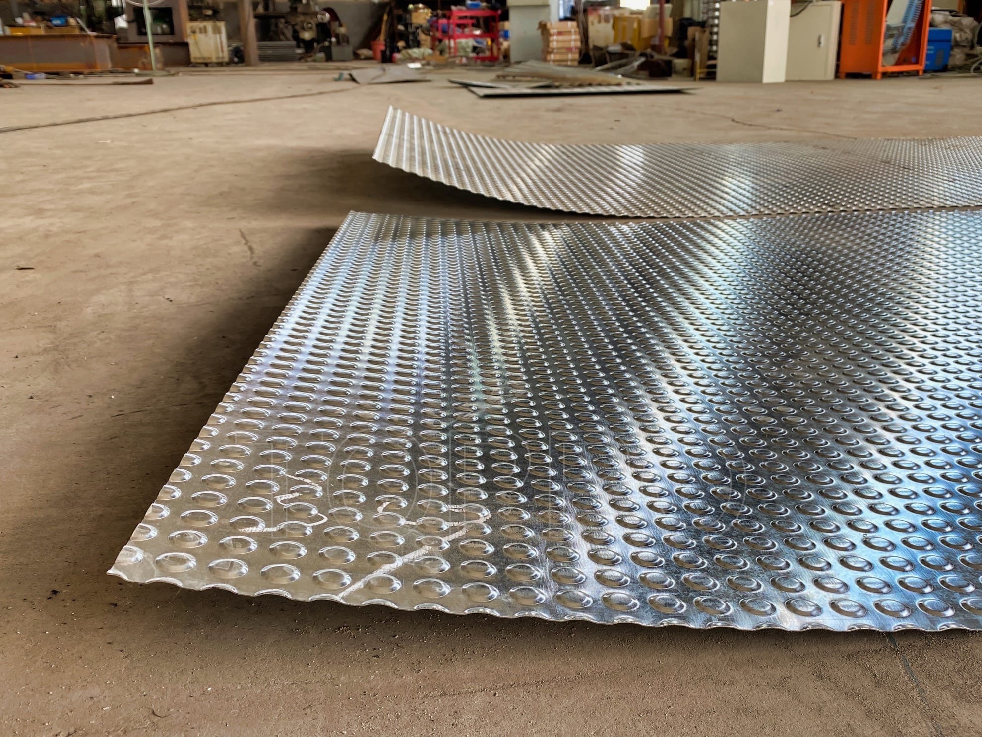 Automatic Metal Sheet Embossing Machine for Decorative and Anti-Slip Panels