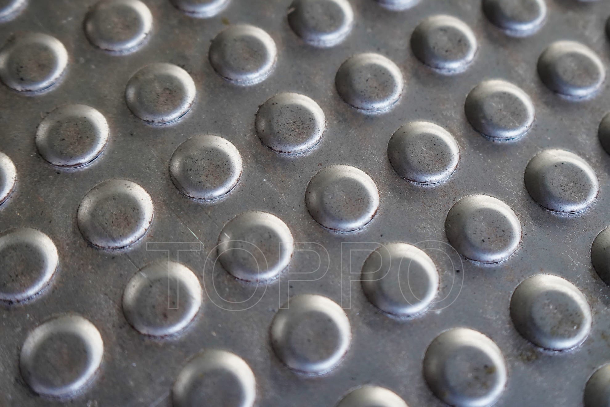 Anti-slip 3mm Sheet Embossing Machine with Patterned Roller and Receiving Rack