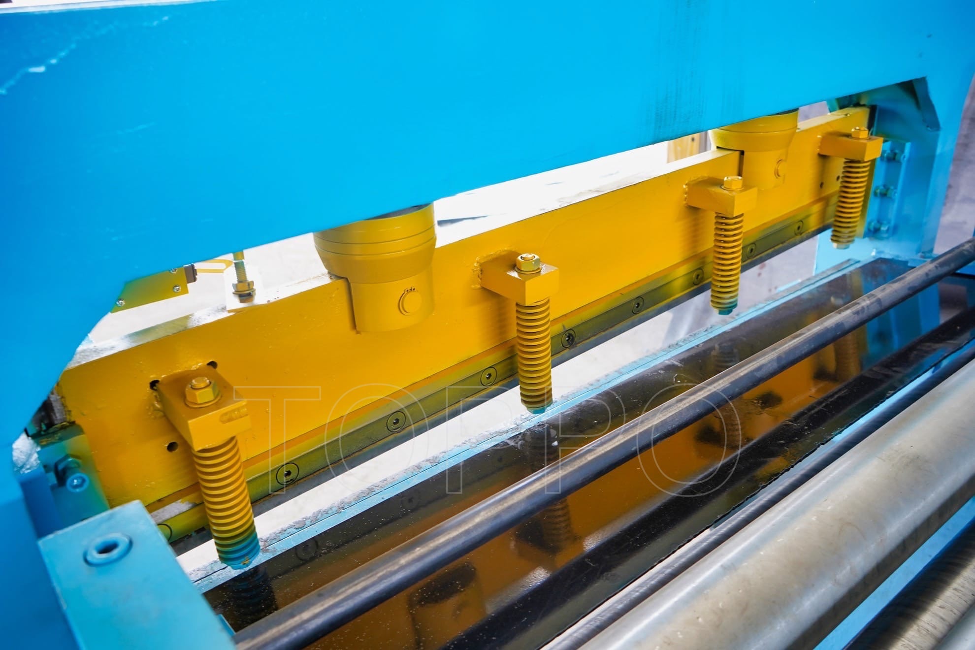 Automatic Leveling Cutting Metal Sheet Embossing Machine