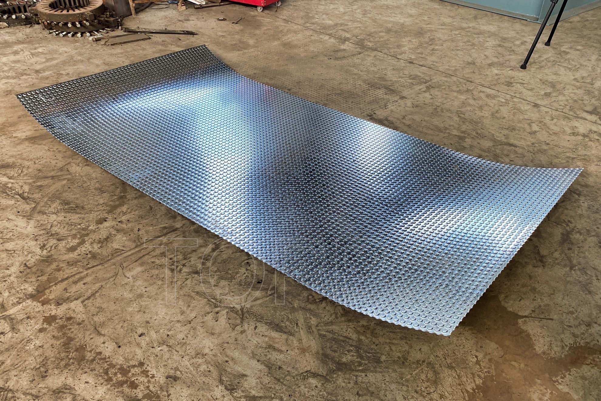 Heavy Duty Coil Feeding Metal Sheet Embossing Machine Line