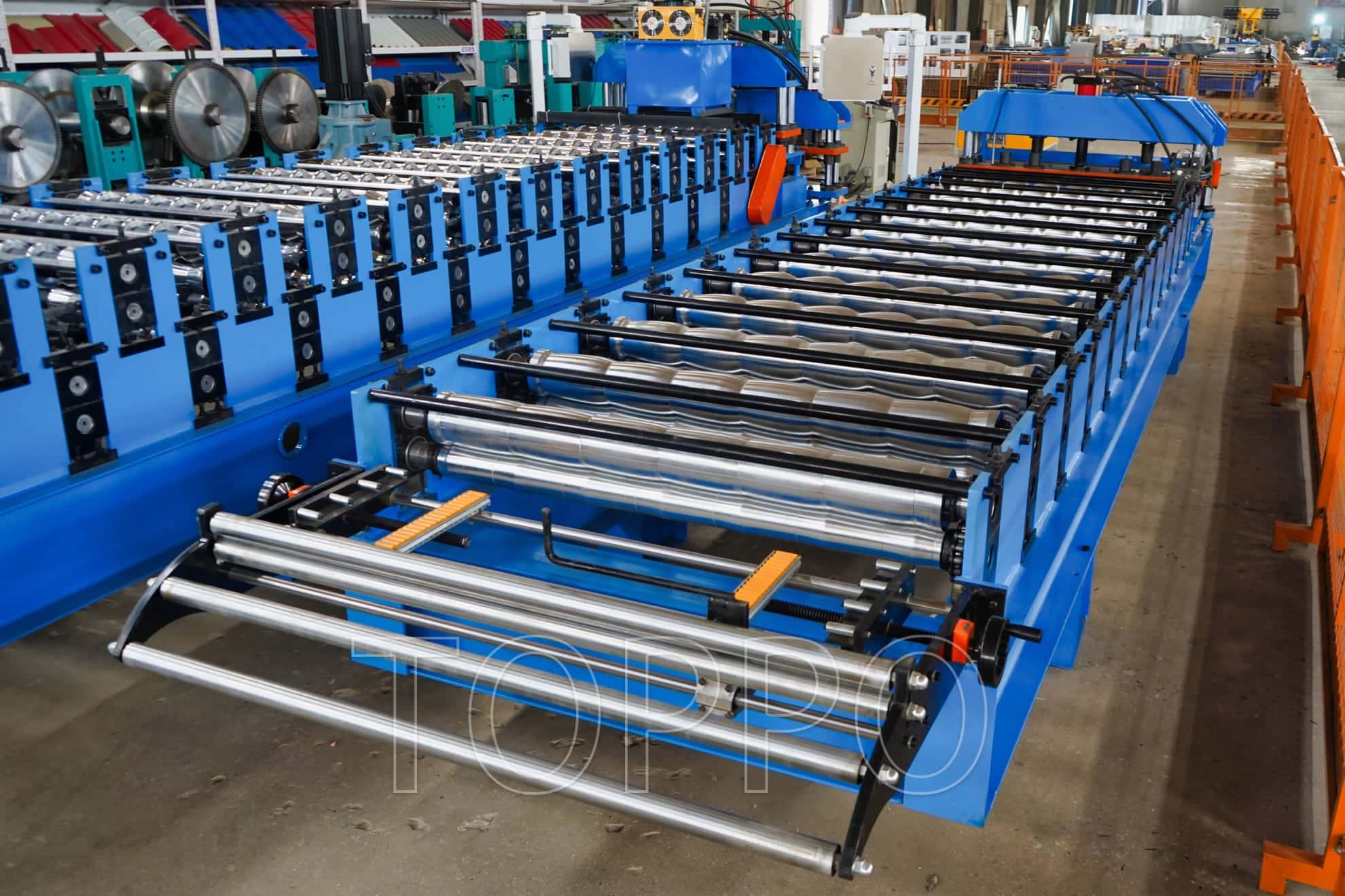 Color Steel Glazed Tile Roll Forming Machine with Red Roofing Output