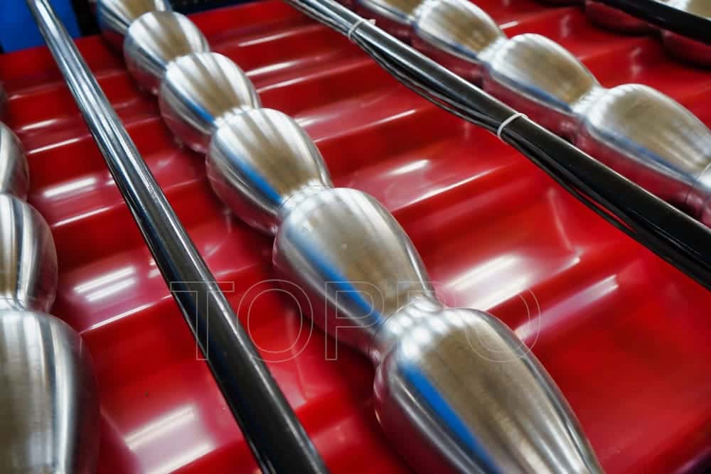 Color Steel Glazed Tile Roll Forming Machine with Red Roofing Output