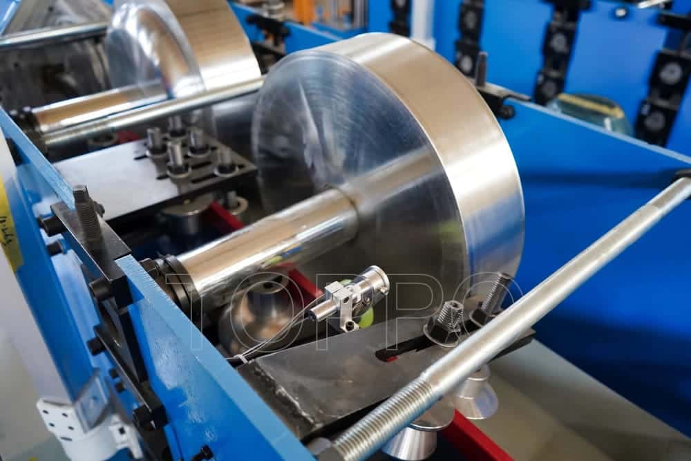 PLC Automatic Gutter Making Machine with Flying Hydraulic Cutting