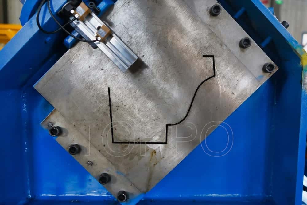 PLC Automatic Gutter Making Machine with Flying Hydraulic Cutting