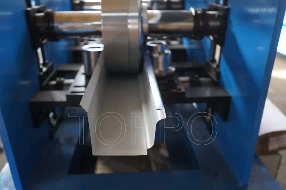 Automatic Metal Gutter Making Machine with Hydraulic Cutting System