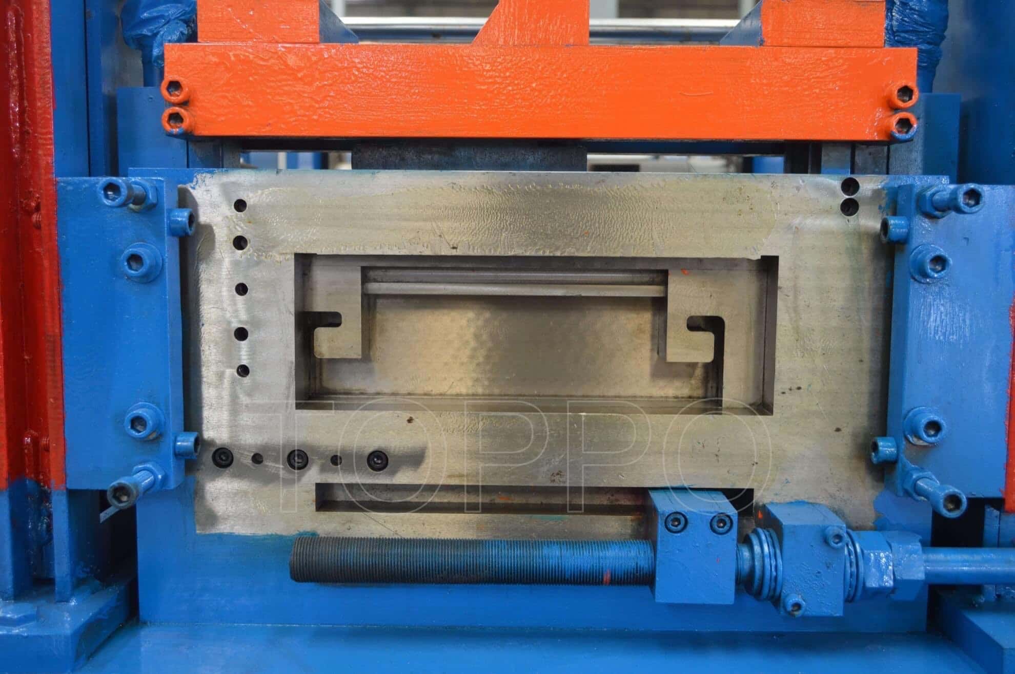 High Precision Automatic CZU Purlin Roll Forming Machine with Hydraulic Punching