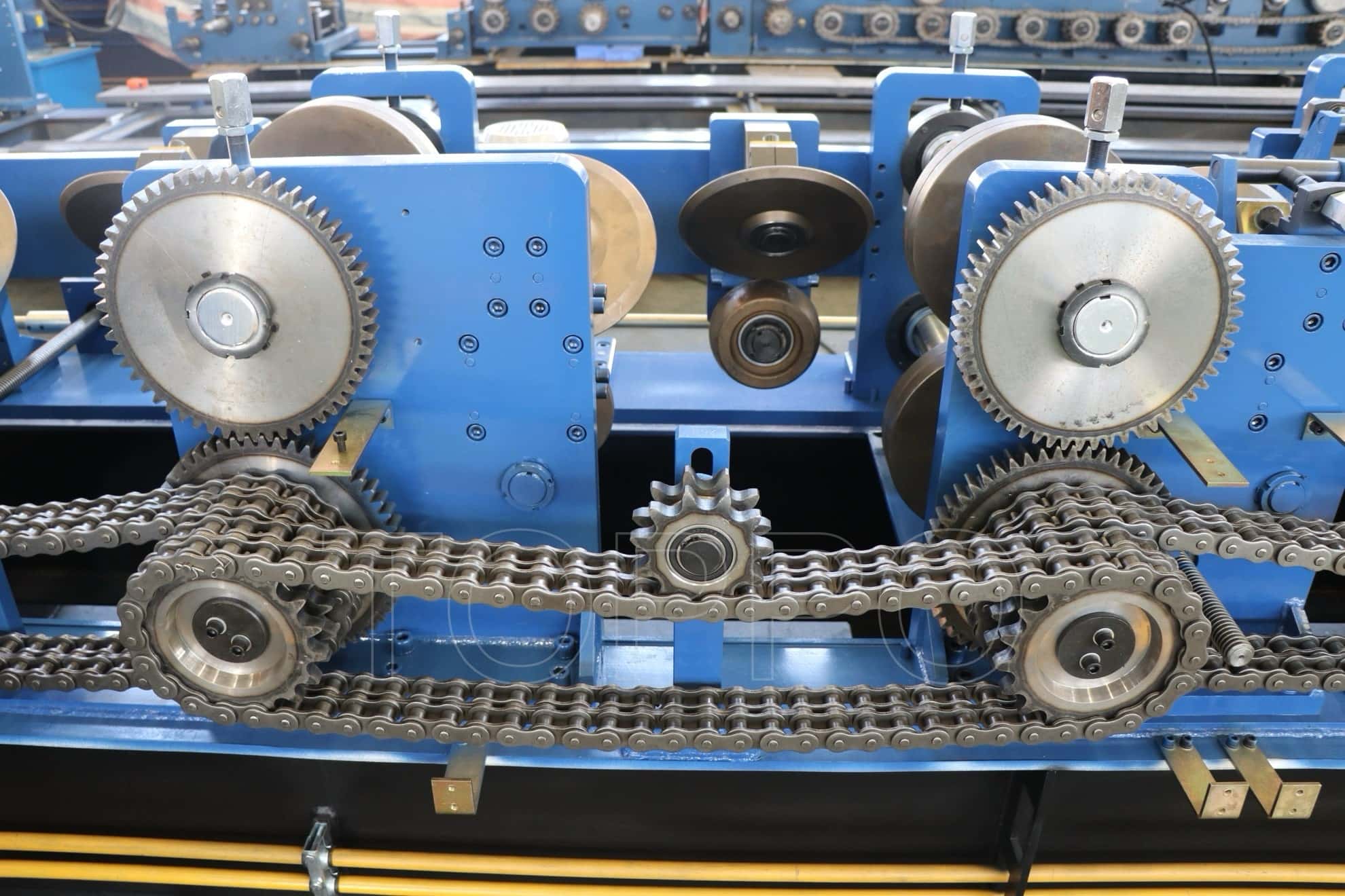 Compact Automatic CZU Purlin Roll Forming Machine with Integrated Punching