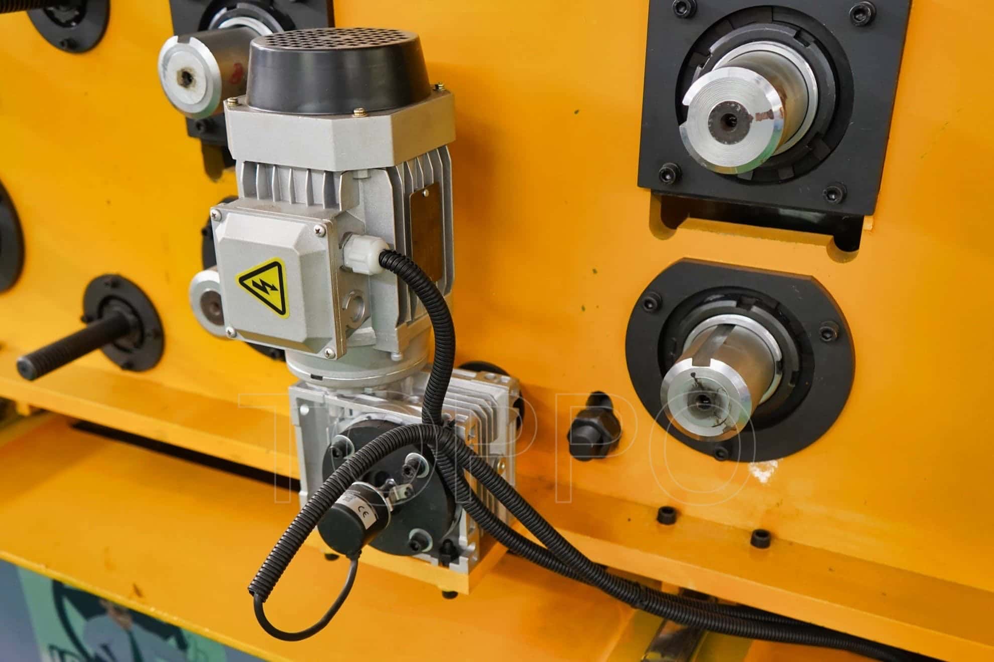 Yellow Frame Automatic CZU Purlin Roll Forming Machine