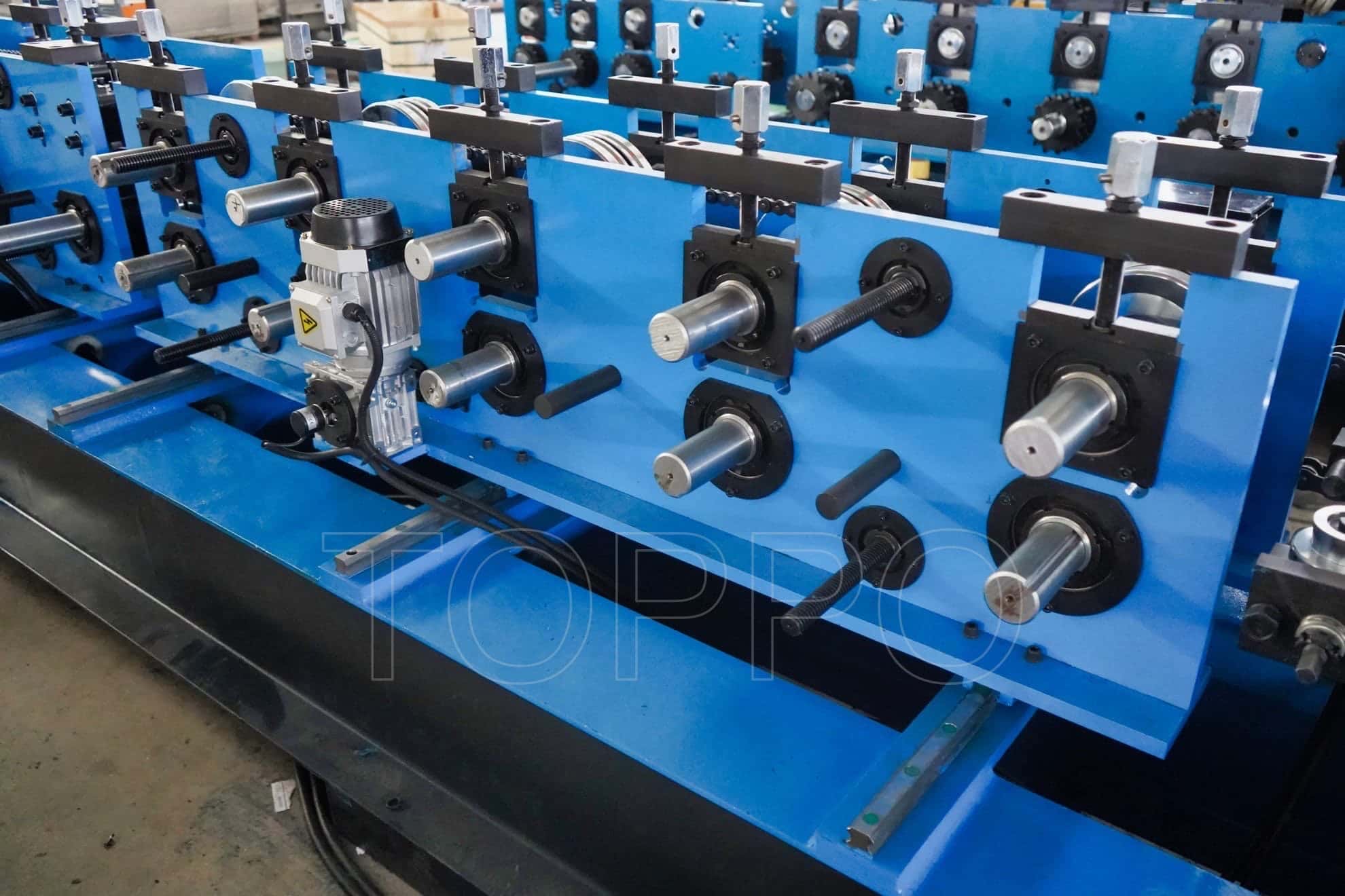 High Accuracy Hydraulic Punching CZU Purlin Roll Forming Machine