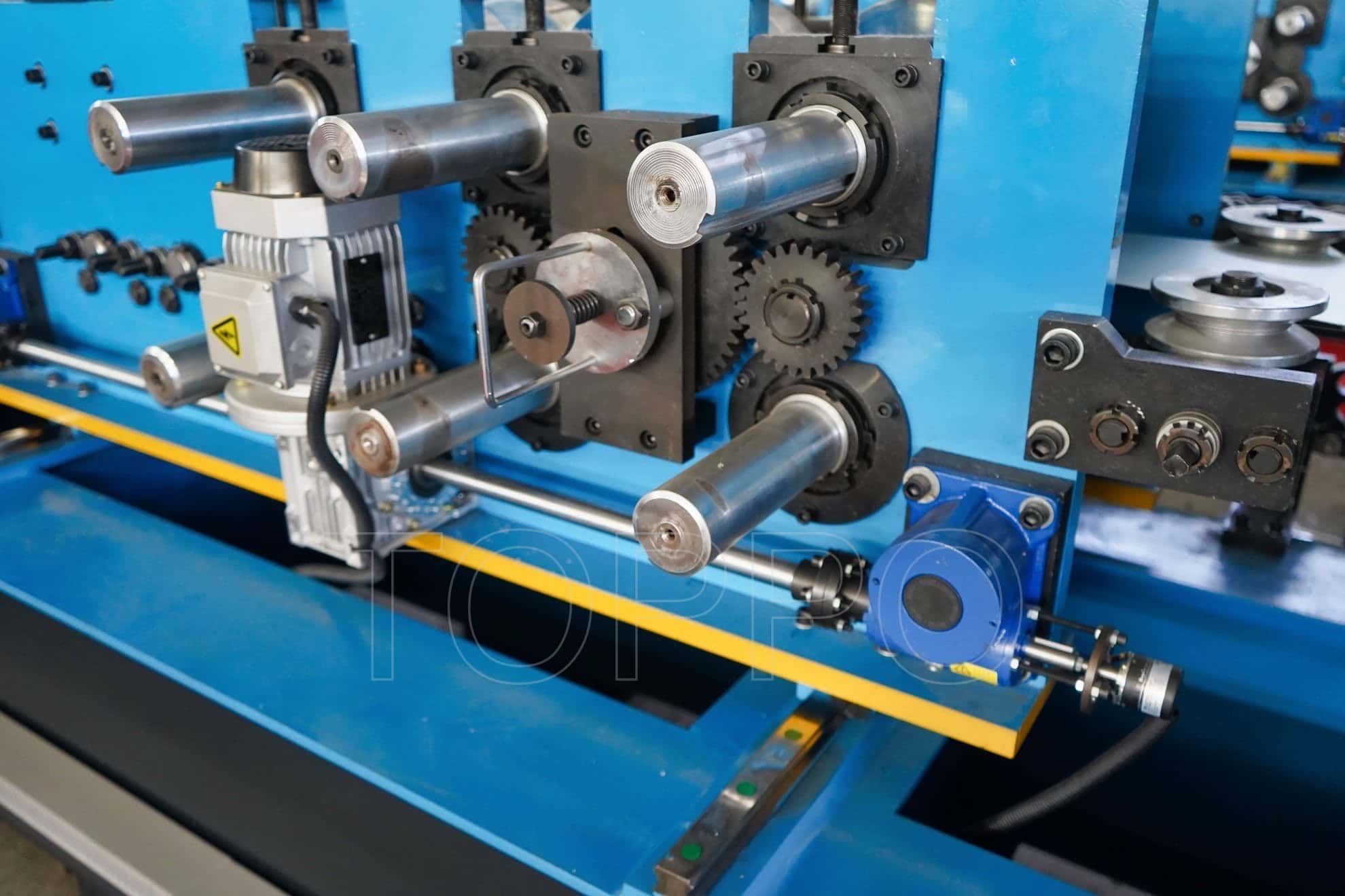 Heavy Duty Automatic CZU Purlin Roll Forming Machine Line