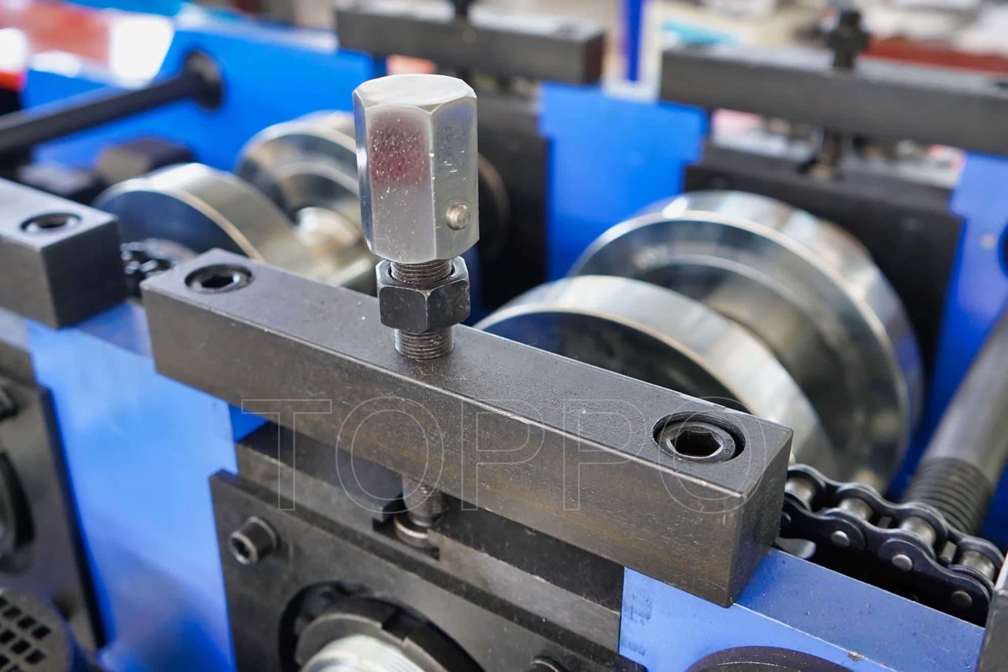 Red CZU Purlin Roll Forming Machine with Hydraulic Punching