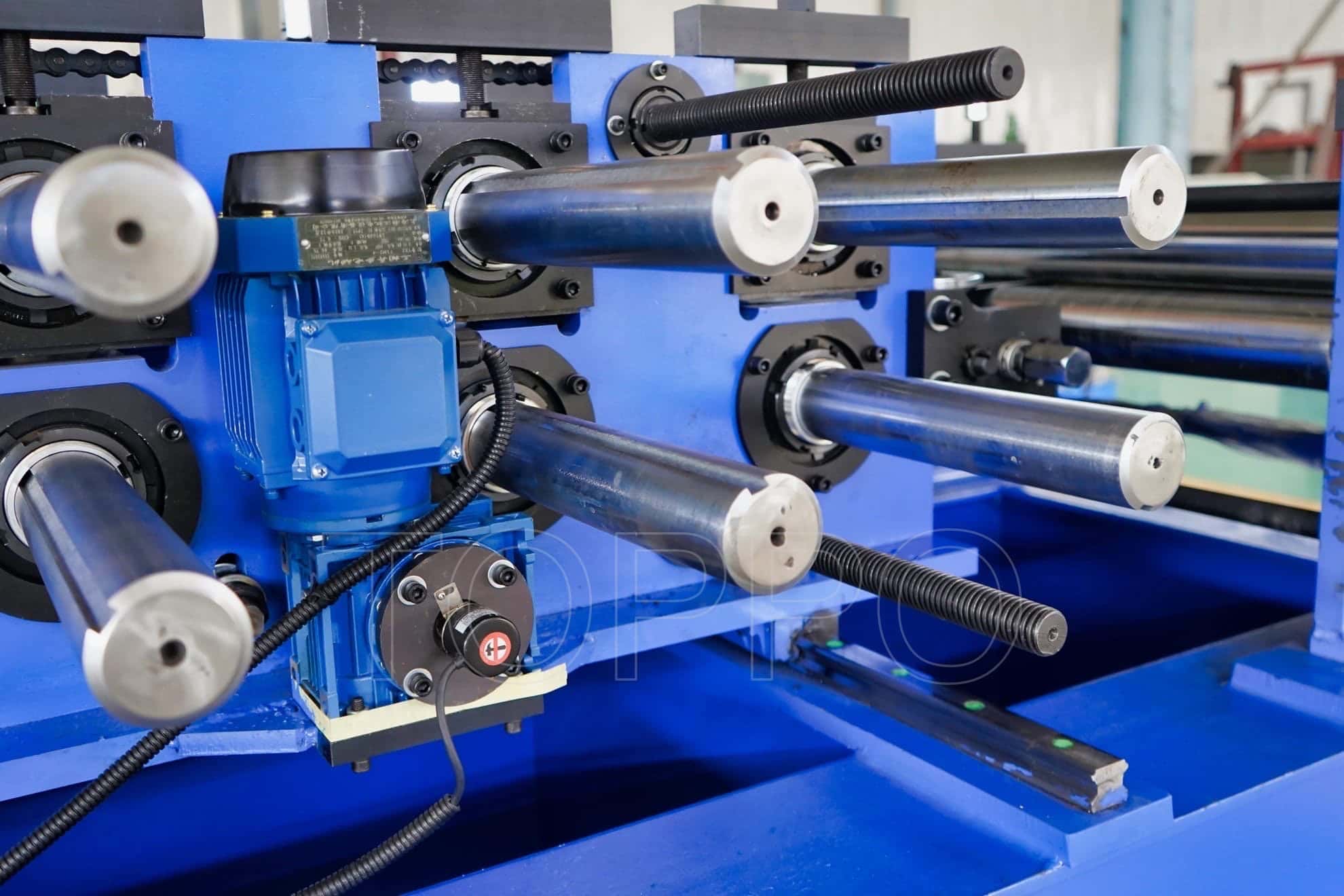 Industrial Automatic CZU Purlin Roll Forming Machine with Integrated Punching