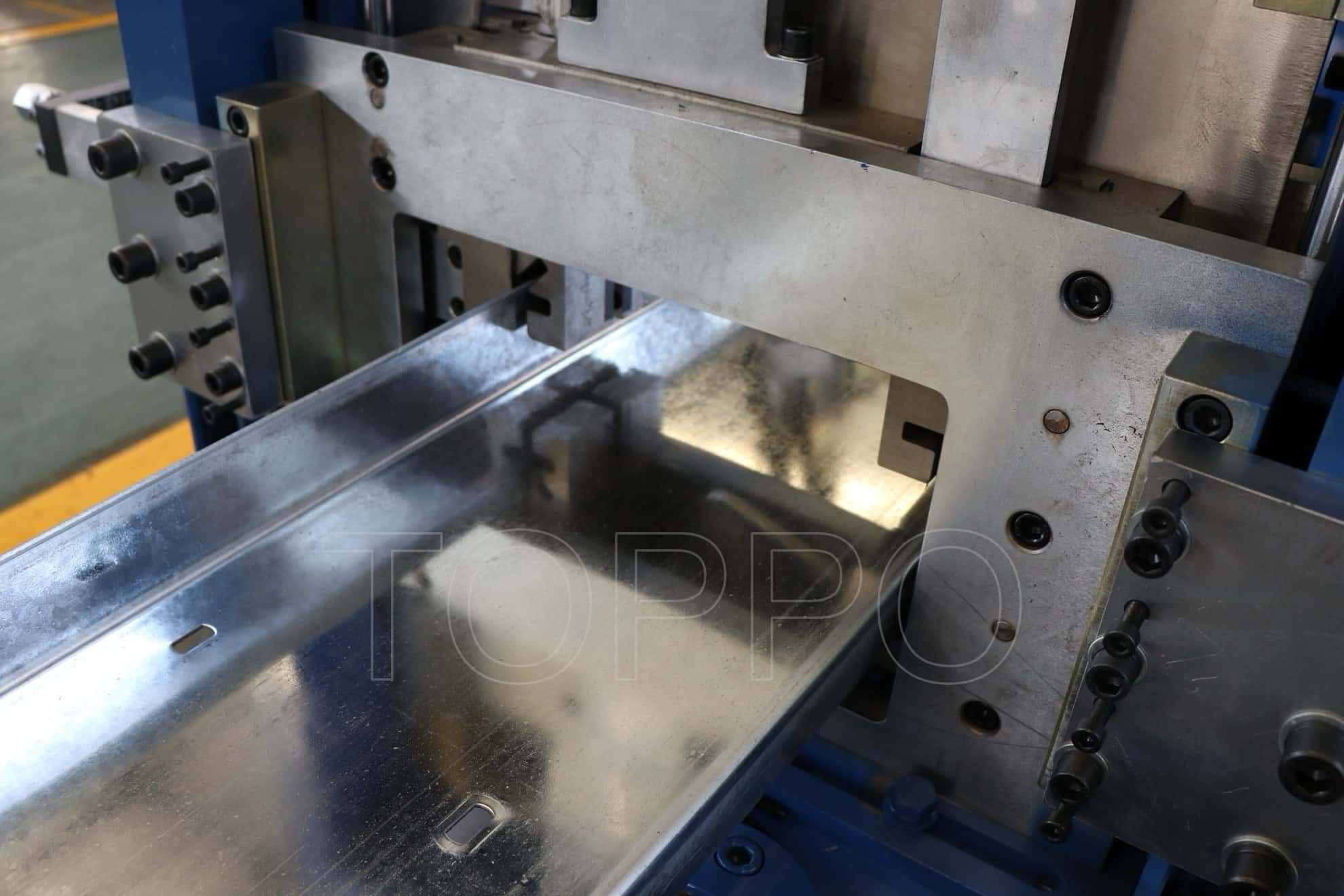 CZU Purlin Roll Forming Machine with Hydraulic Cutting System