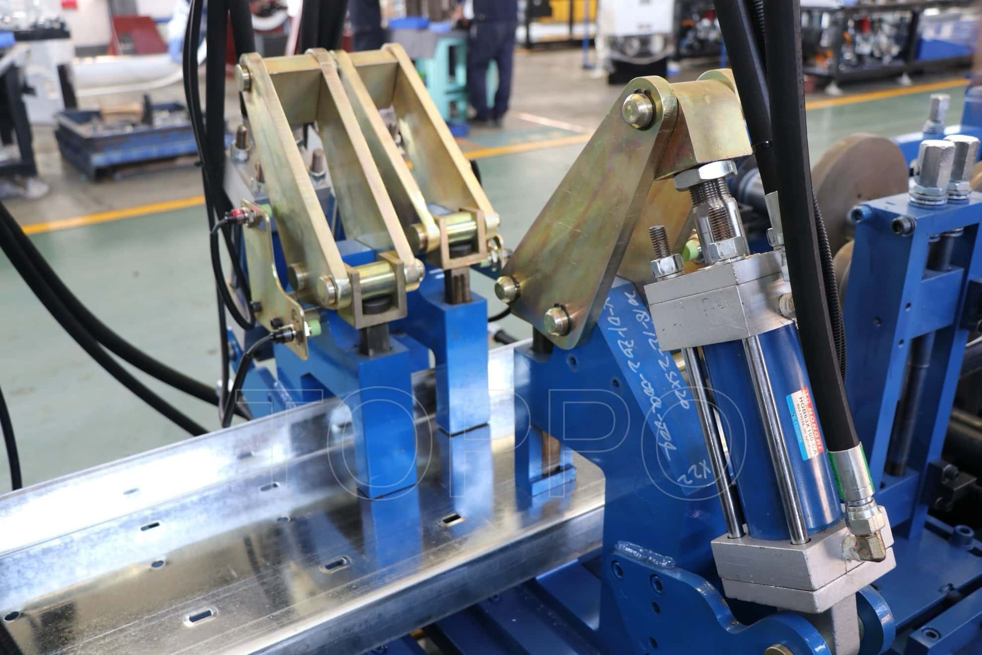 Interchangeable CZU Purlin Roll Forming Machine with Hydraulic Cutting