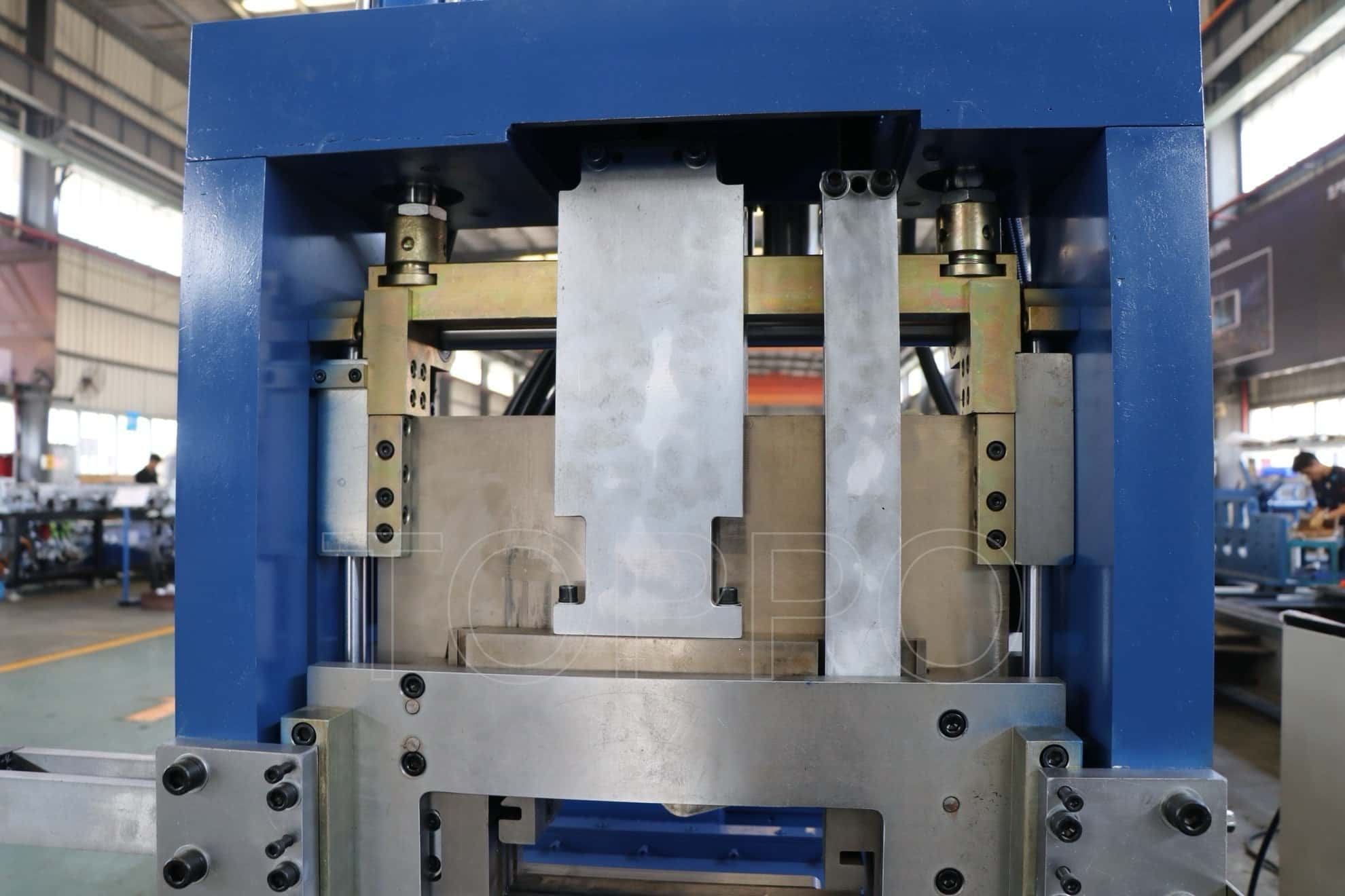 Compact Automatic CZU Purlin Roll Forming Machine with Integrated Punching