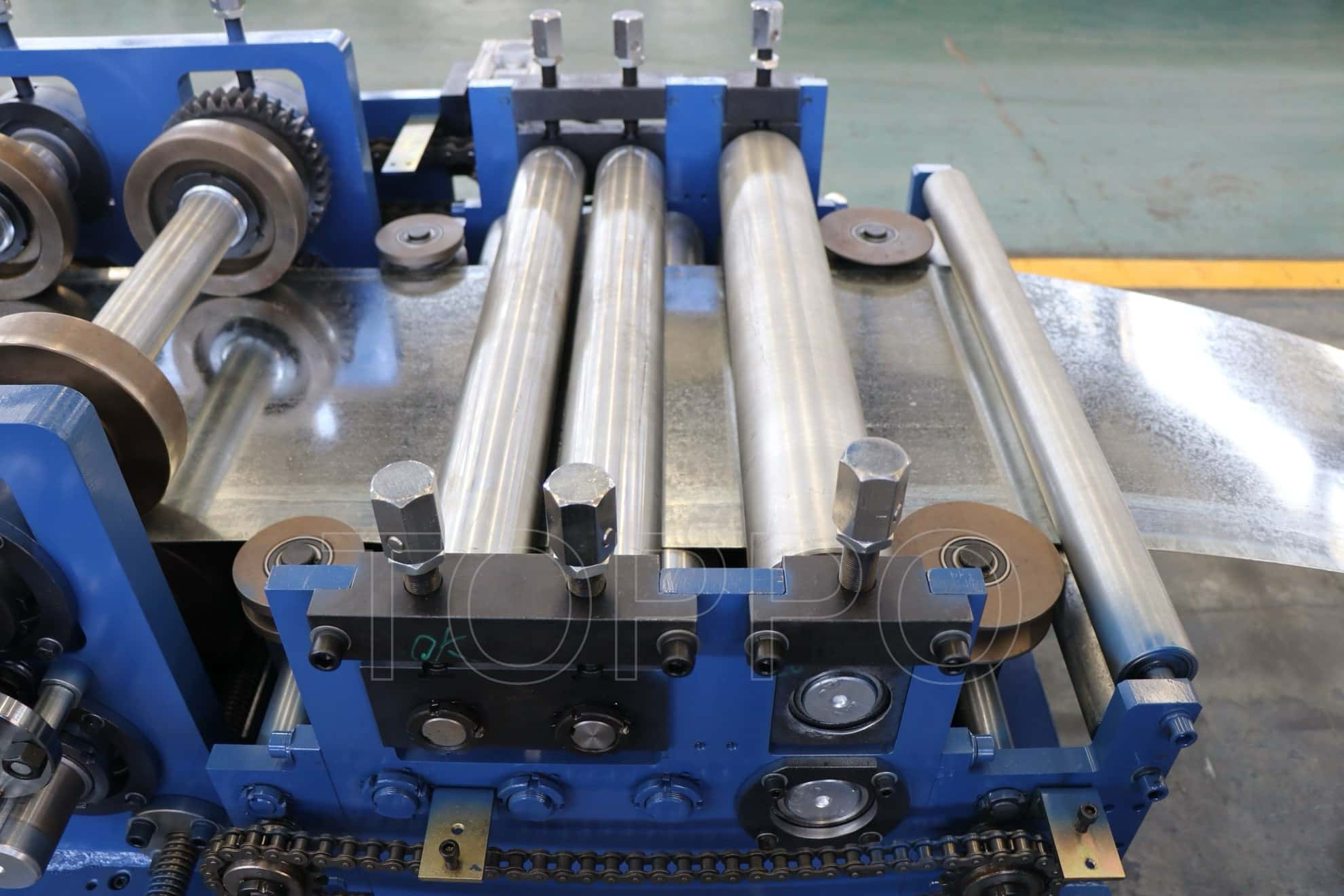 Compact Automatic CZU Purlin Roll Forming Machine with Integrated Punching