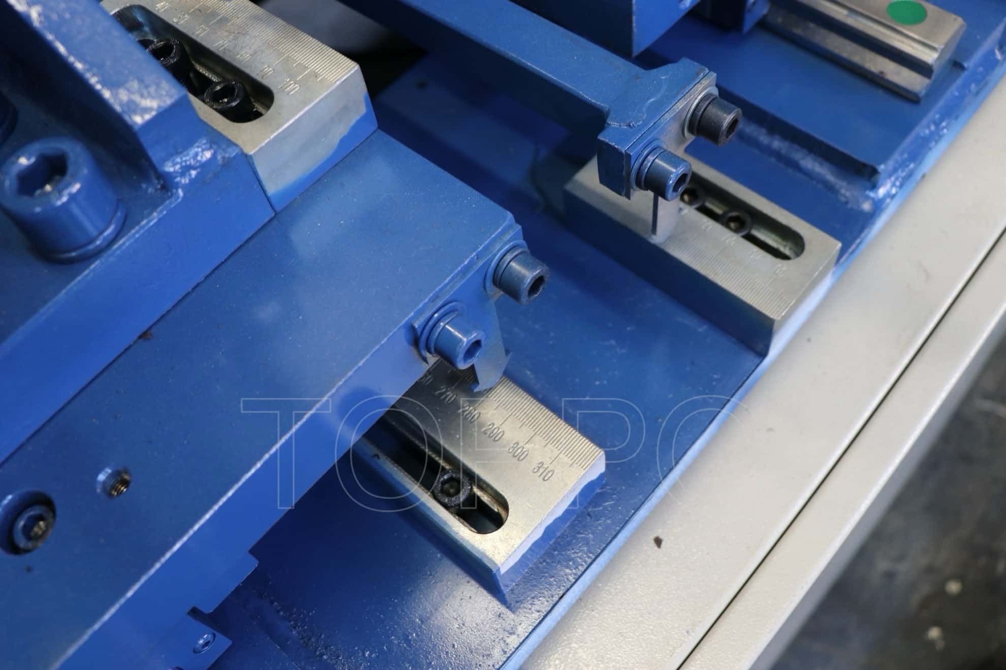 PLC Controlled CZU Purlin Roll Forming Machine with Hydraulic Punching