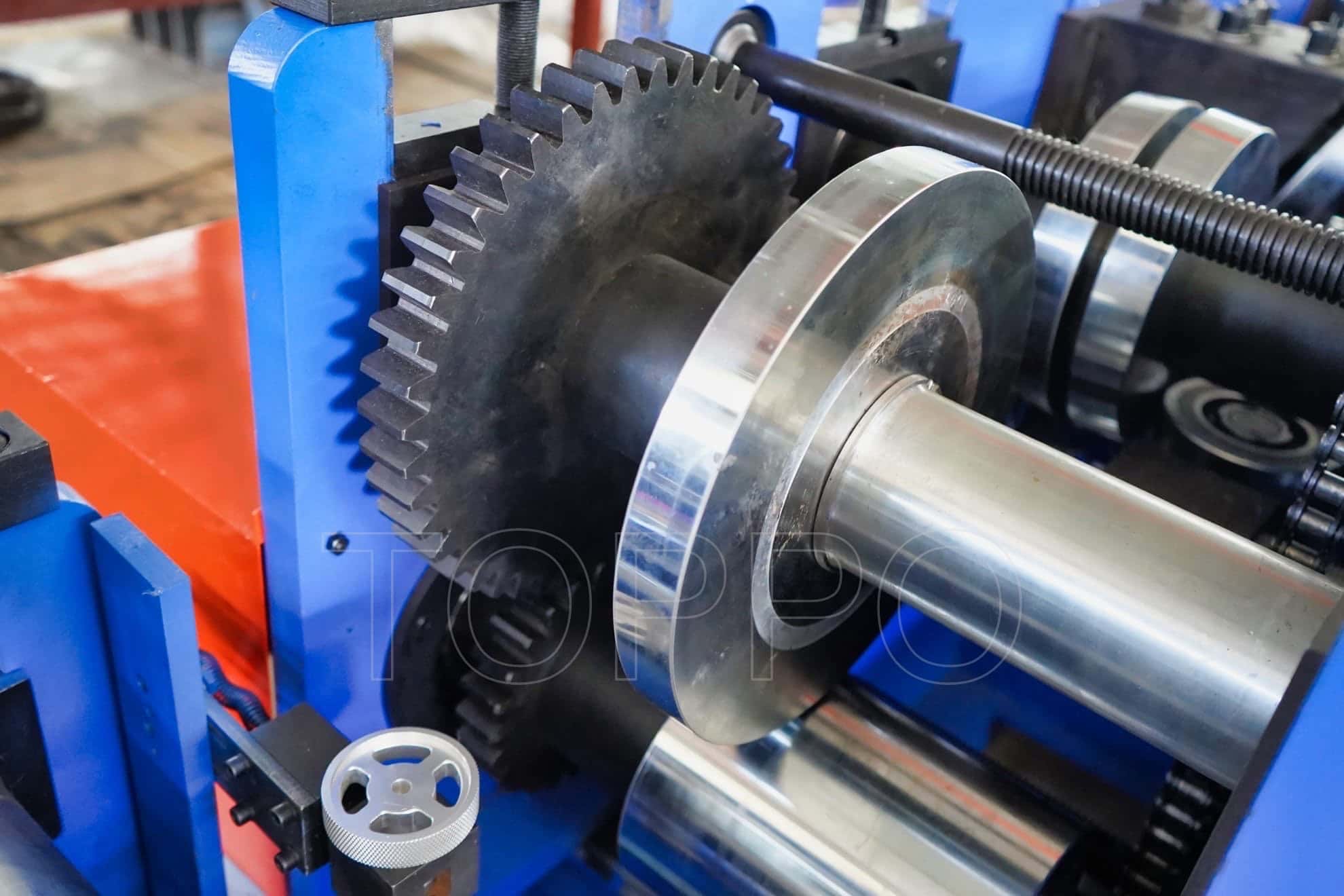Red CZU Purlin Roll Forming Machine with Hydraulic Punching