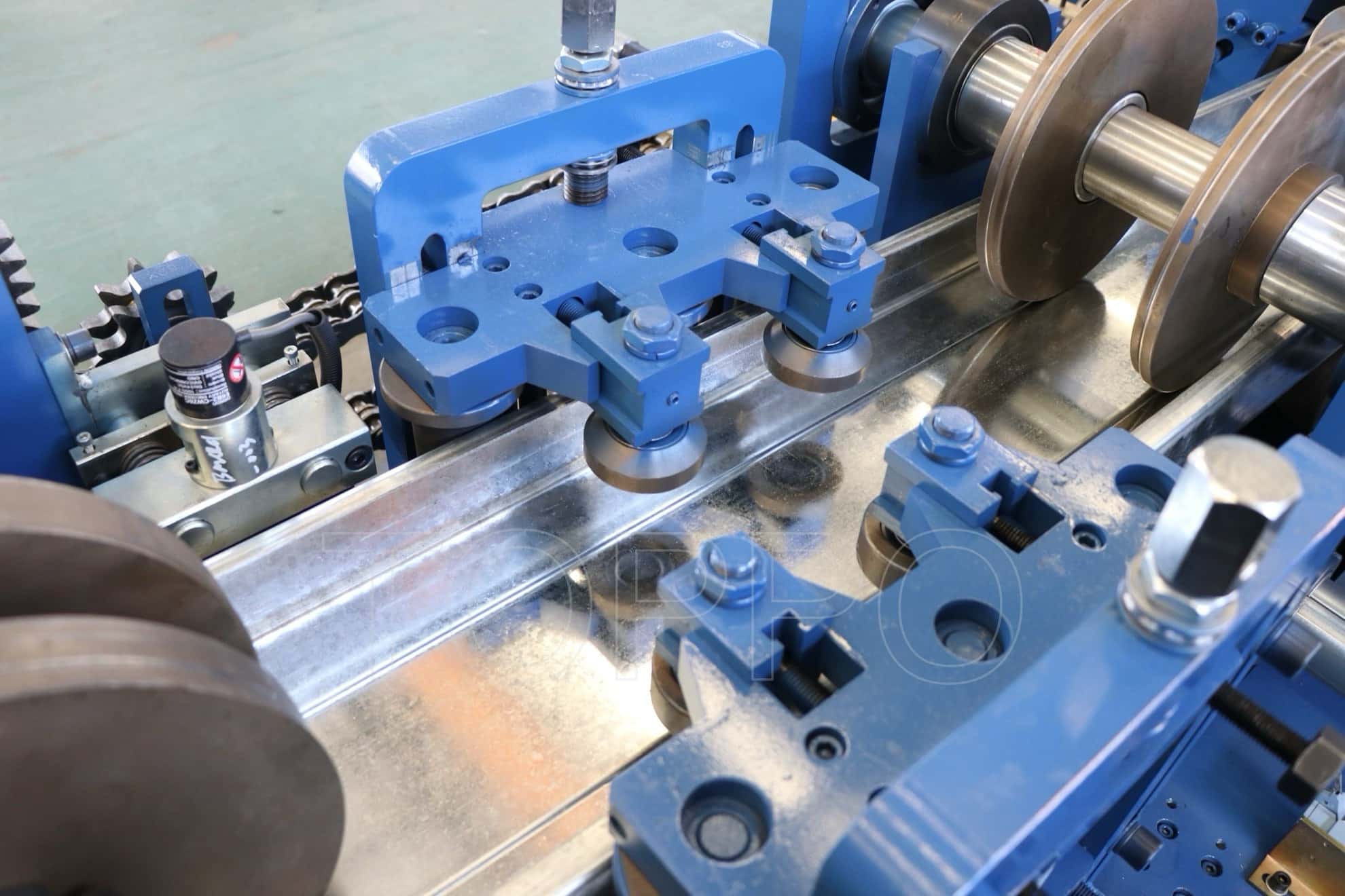 Fully Automatic CZU Purlin Roll Forming Machine with Hydraulic Punching