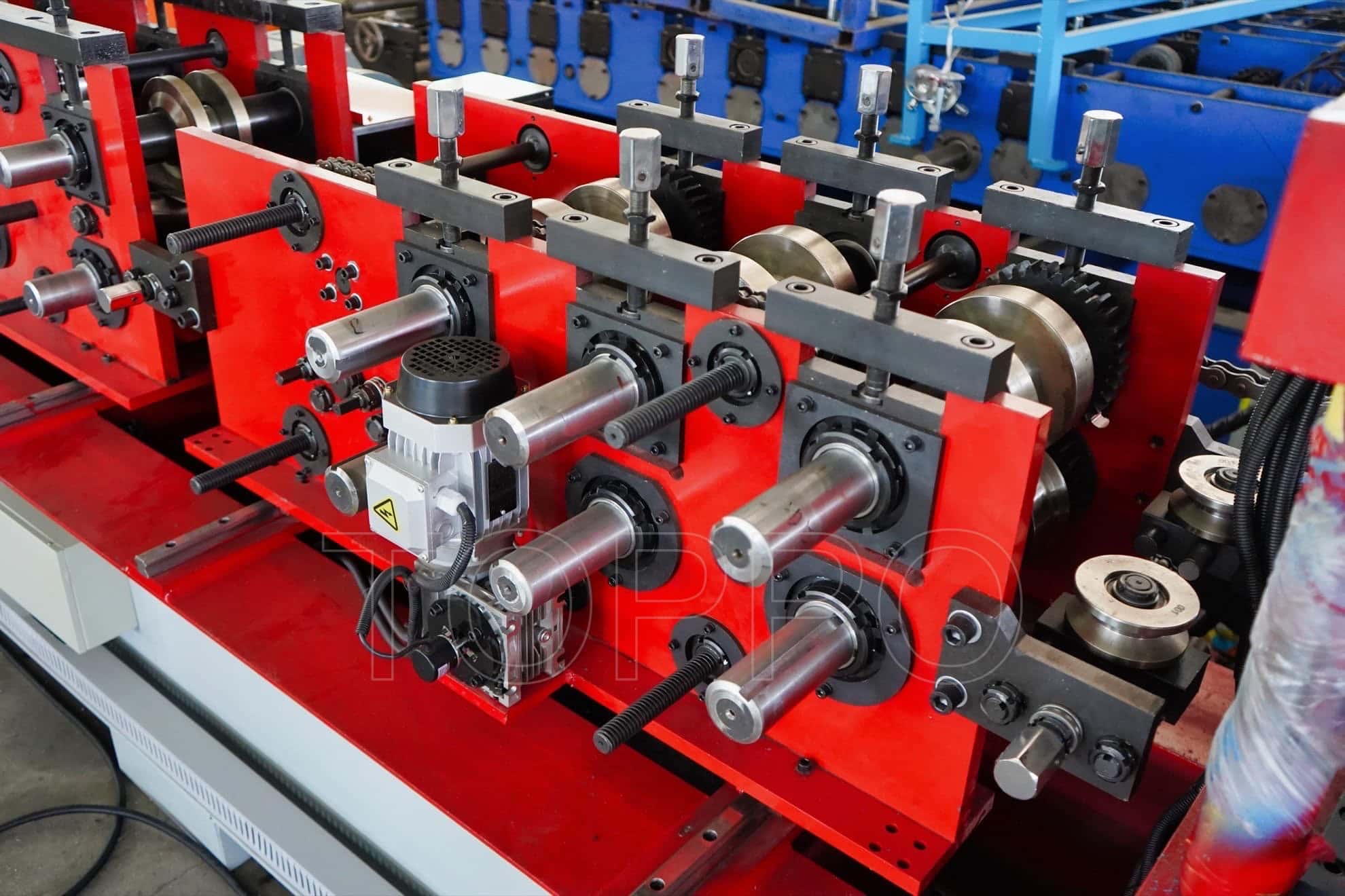 Heavy Frame Red Automatic CZU Purlin Roll Forming Machine