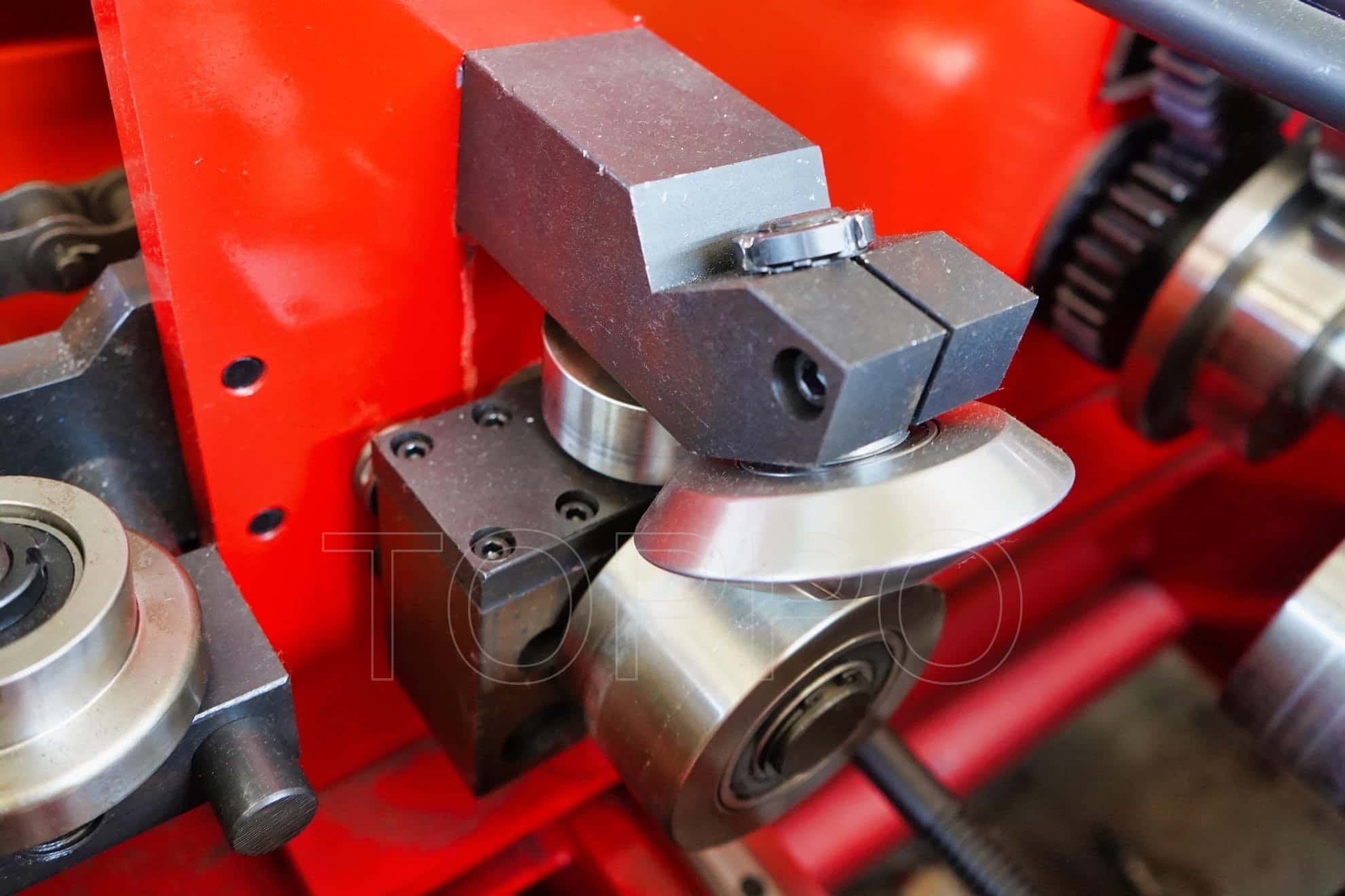 Heavy Frame Red Automatic CZU Purlin Roll Forming Machine