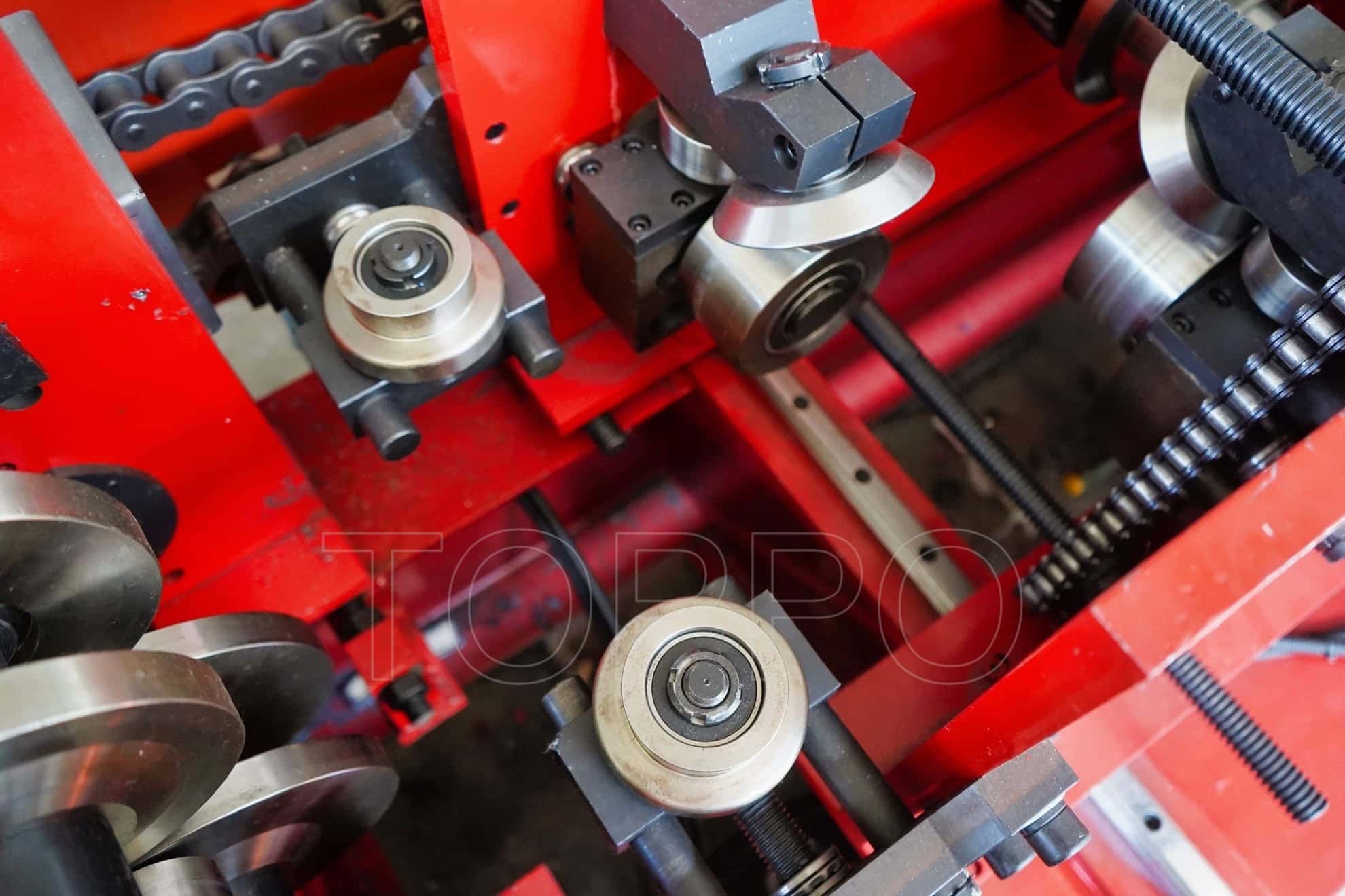 Red Frame Automatic CZU Purlin Roll Forming Machine with Hydraulic Punching