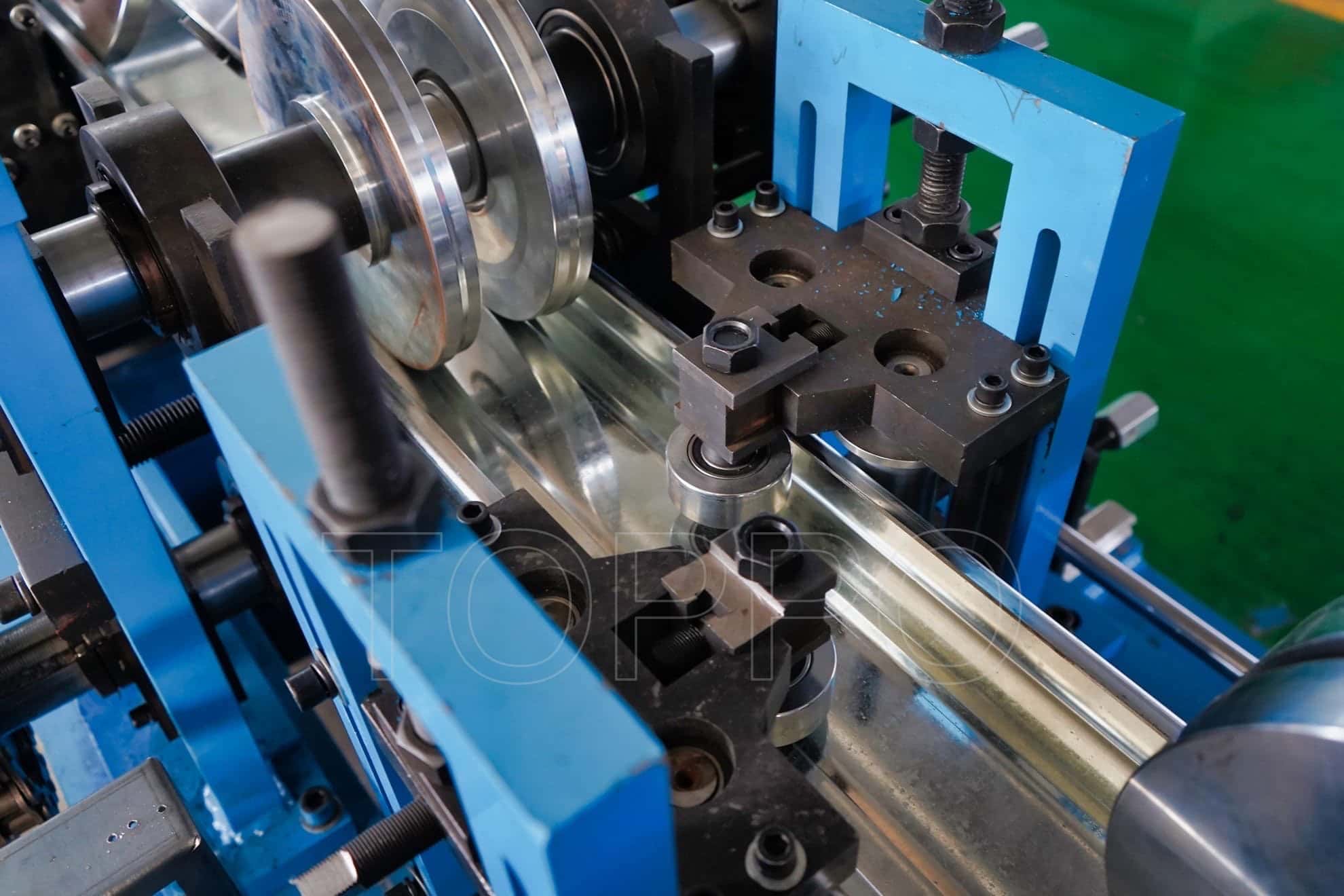 Heavy Duty Automatic CZU Purlin Roll Forming Machine Production Line