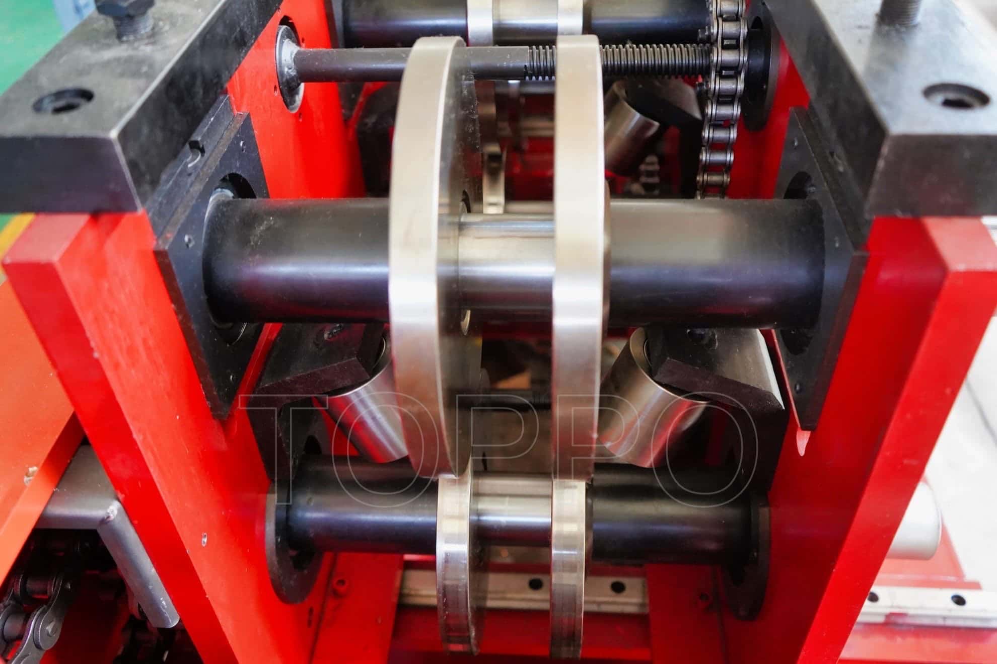 Red Frame Automatic CZU Purlin Roll Forming Machine with Hydraulic Punching