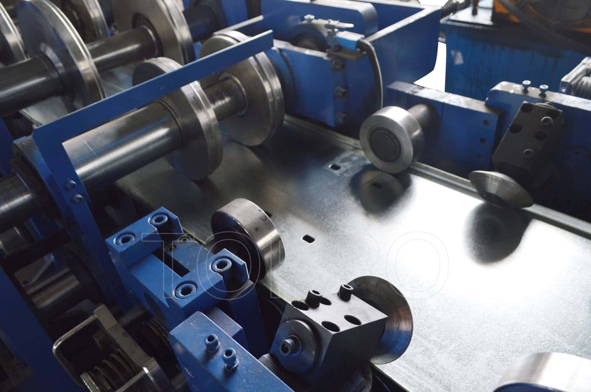 Heavy Duty CZU Purlin Roll Forming Machine with Hydraulic System