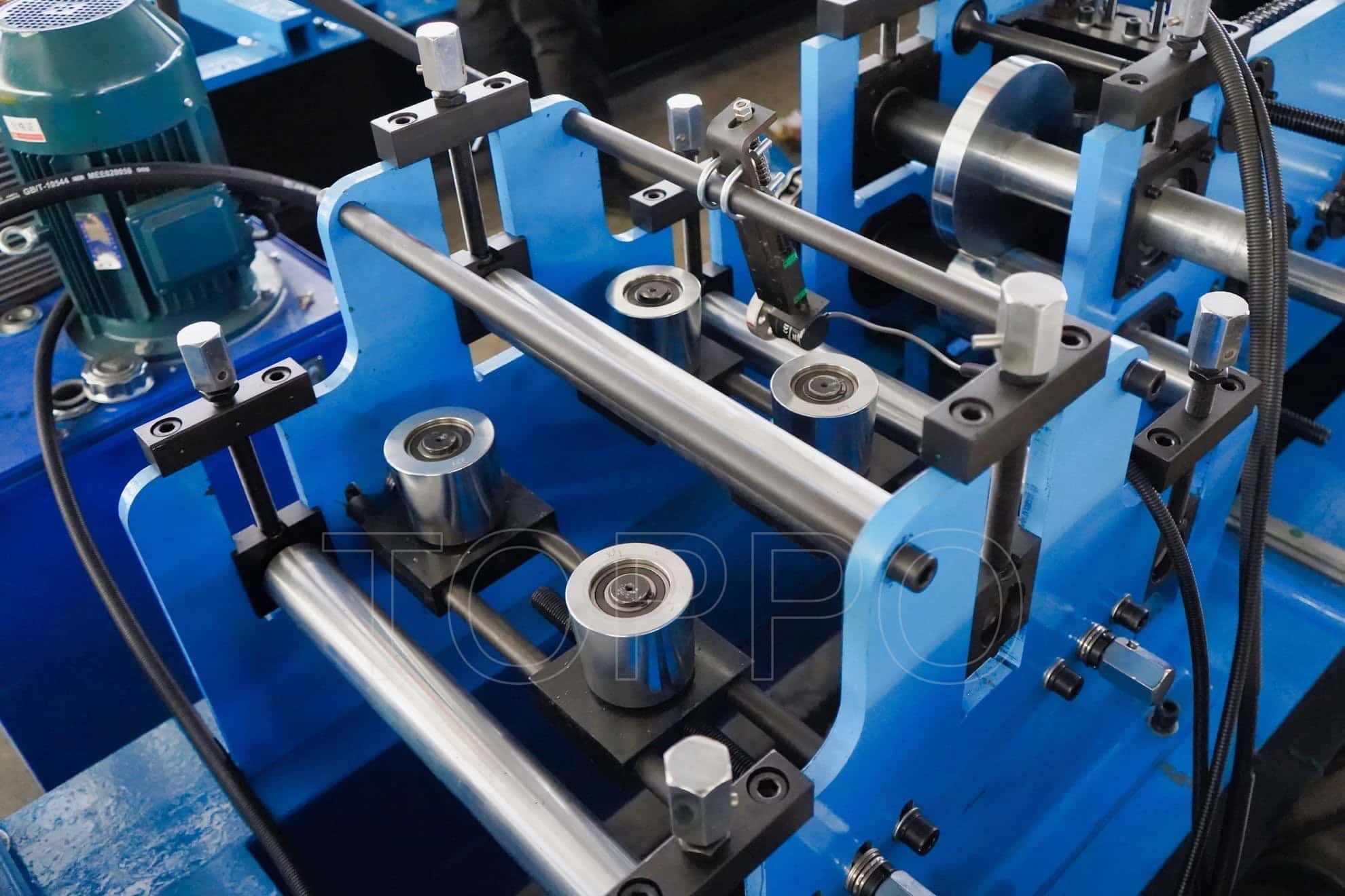 High Accuracy Hydraulic Punching CZU Purlin Roll Forming Machine
