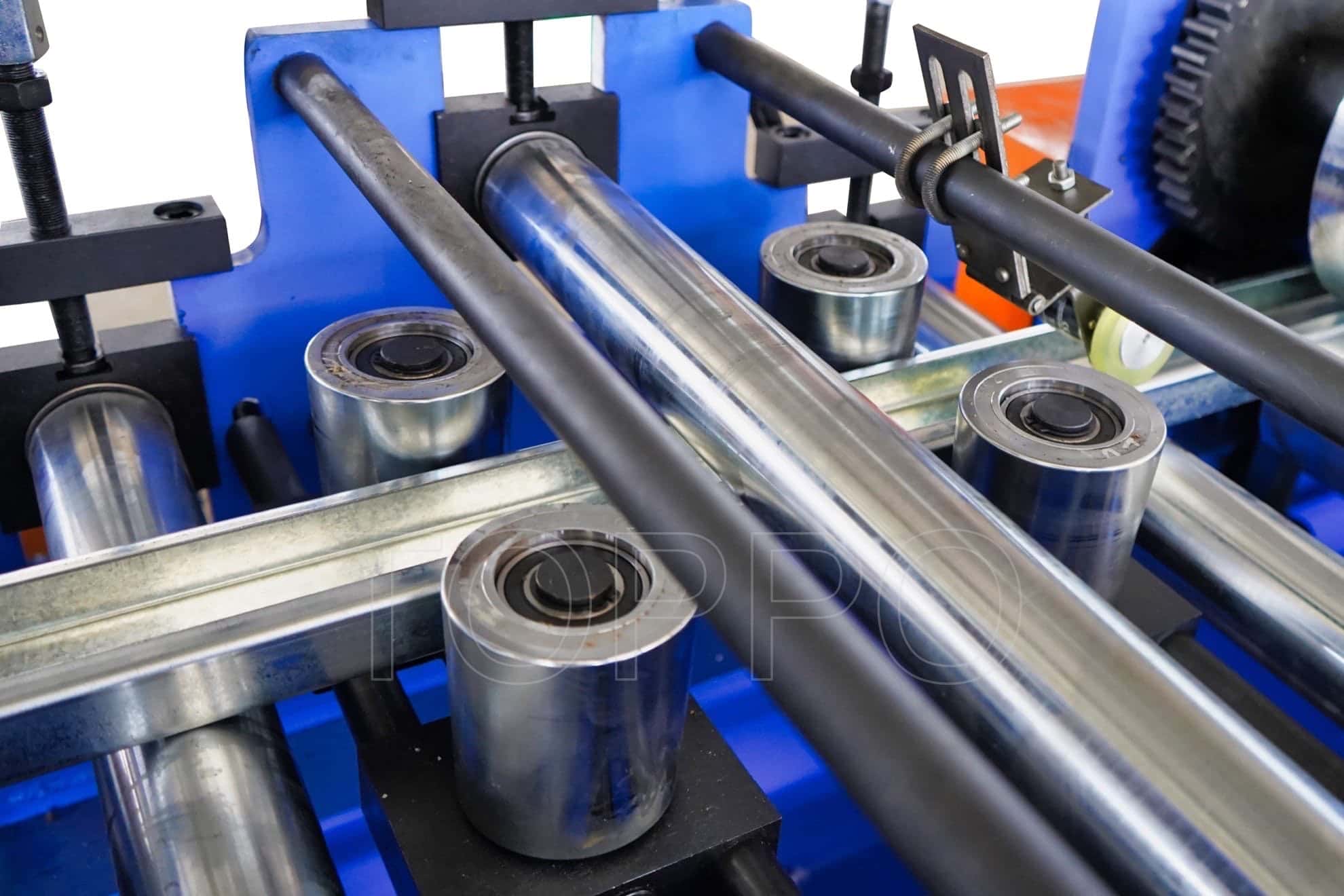 Non-Punching CZ Purlin Roll Forming Machine with Auto Size Adjustment