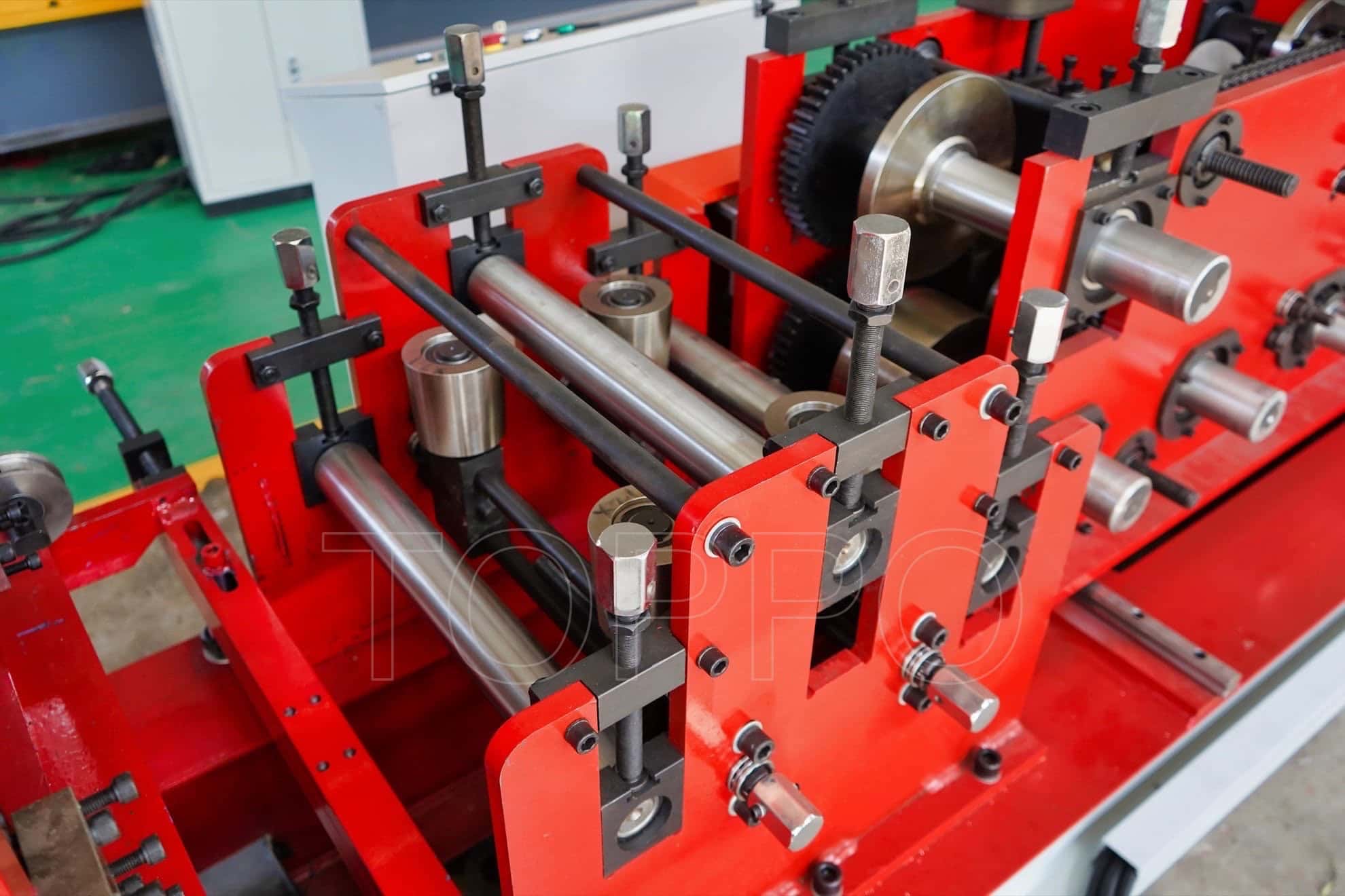 Red Frame Automatic CZU Purlin Roll Forming Machine with Hydraulic Punching