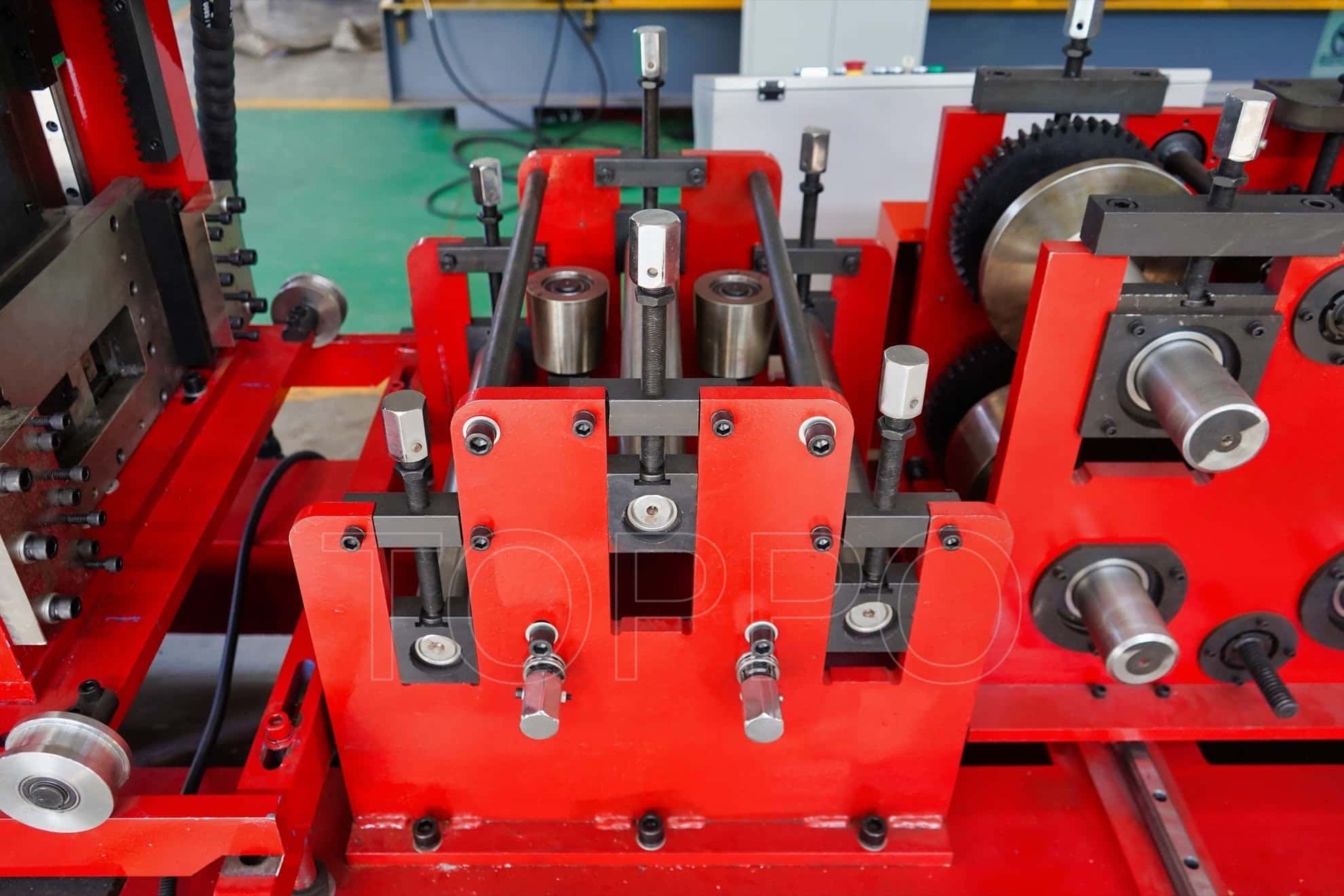 Red Frame Automatic CZU Purlin Roll Forming Machine with Hydraulic Punching